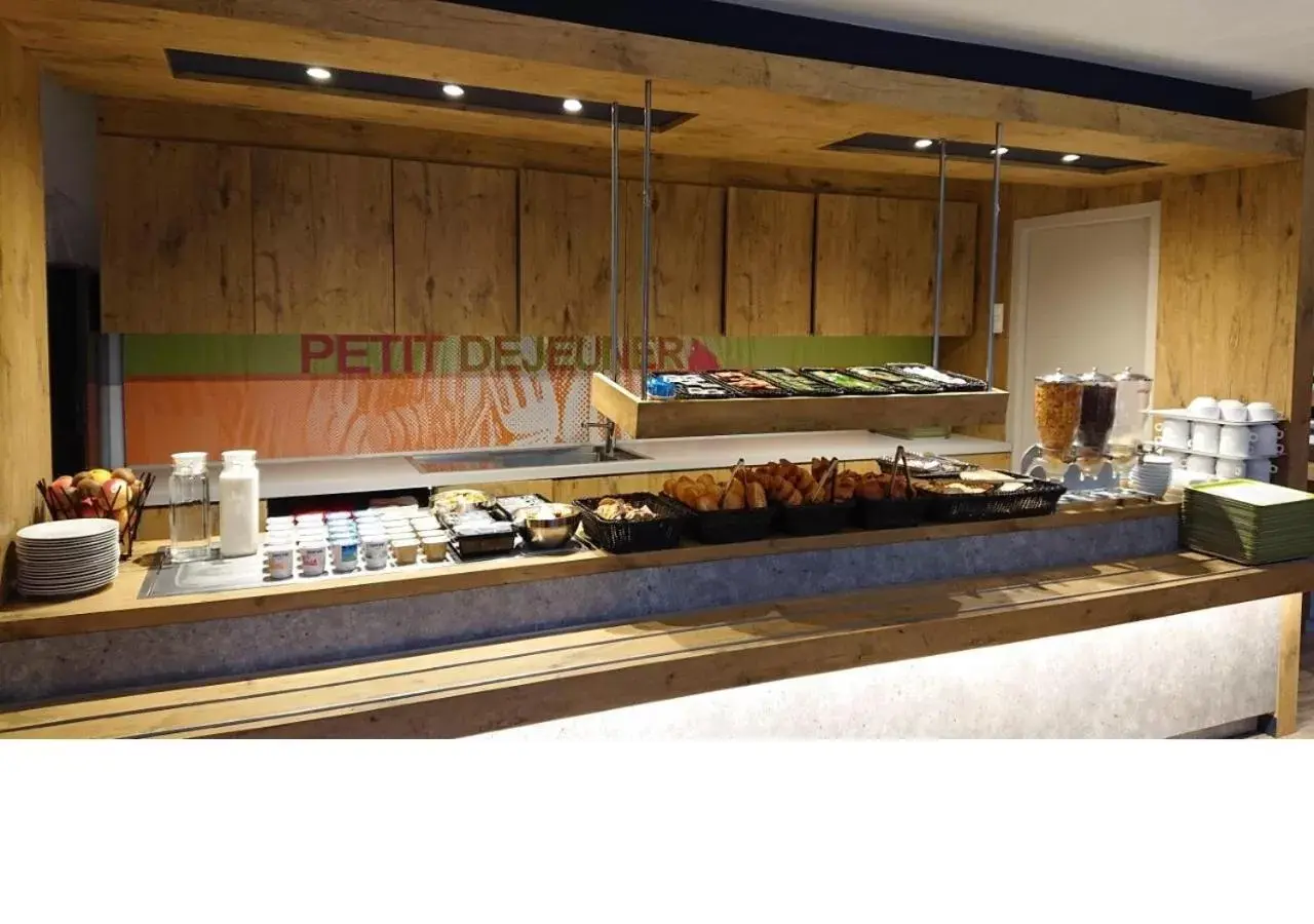 Buffet breakfast in Hotel Ibis Budget Montpellier Centre Millenaire -