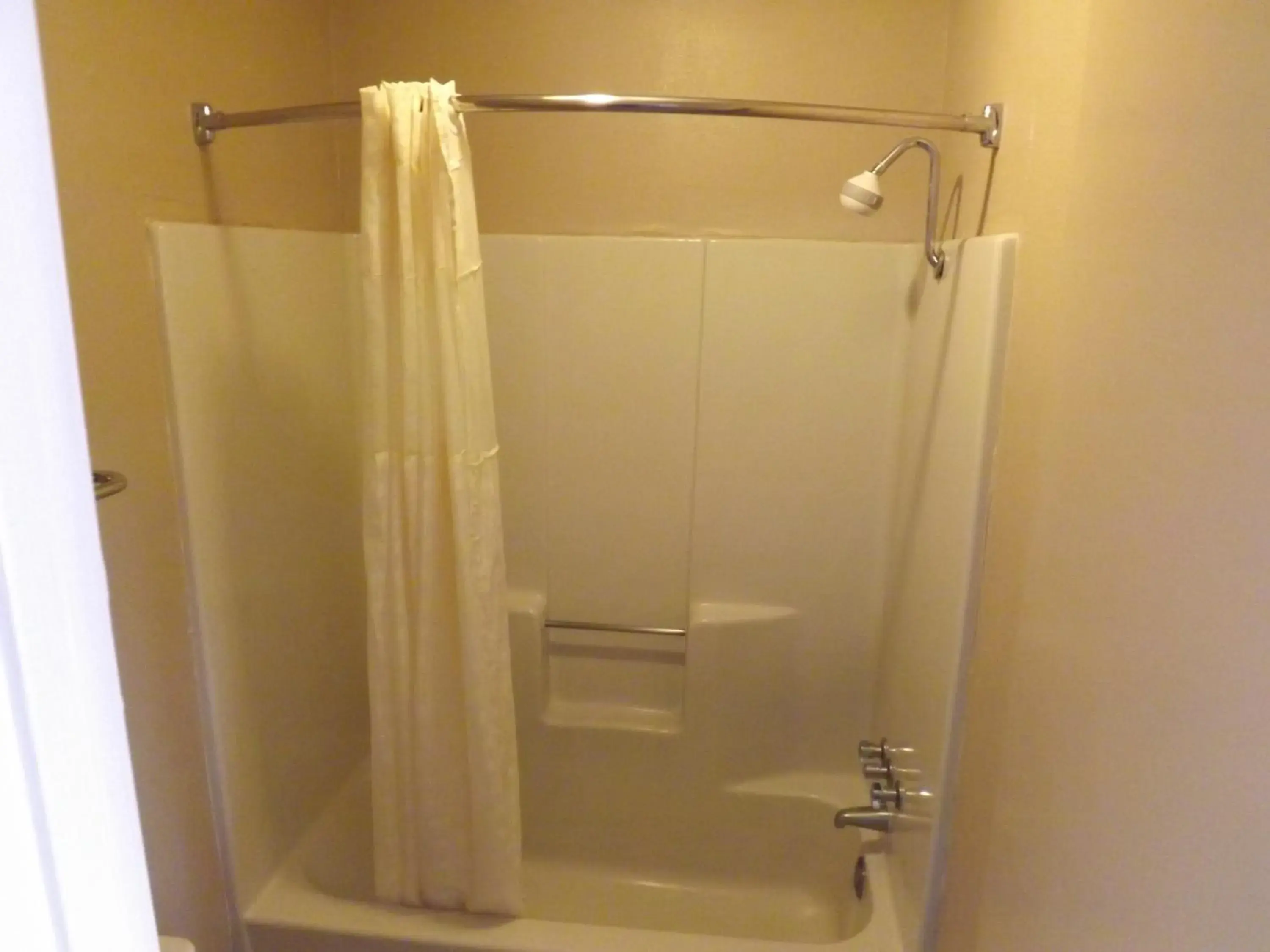 Shower, Bathroom in Executive Inn Kilgore