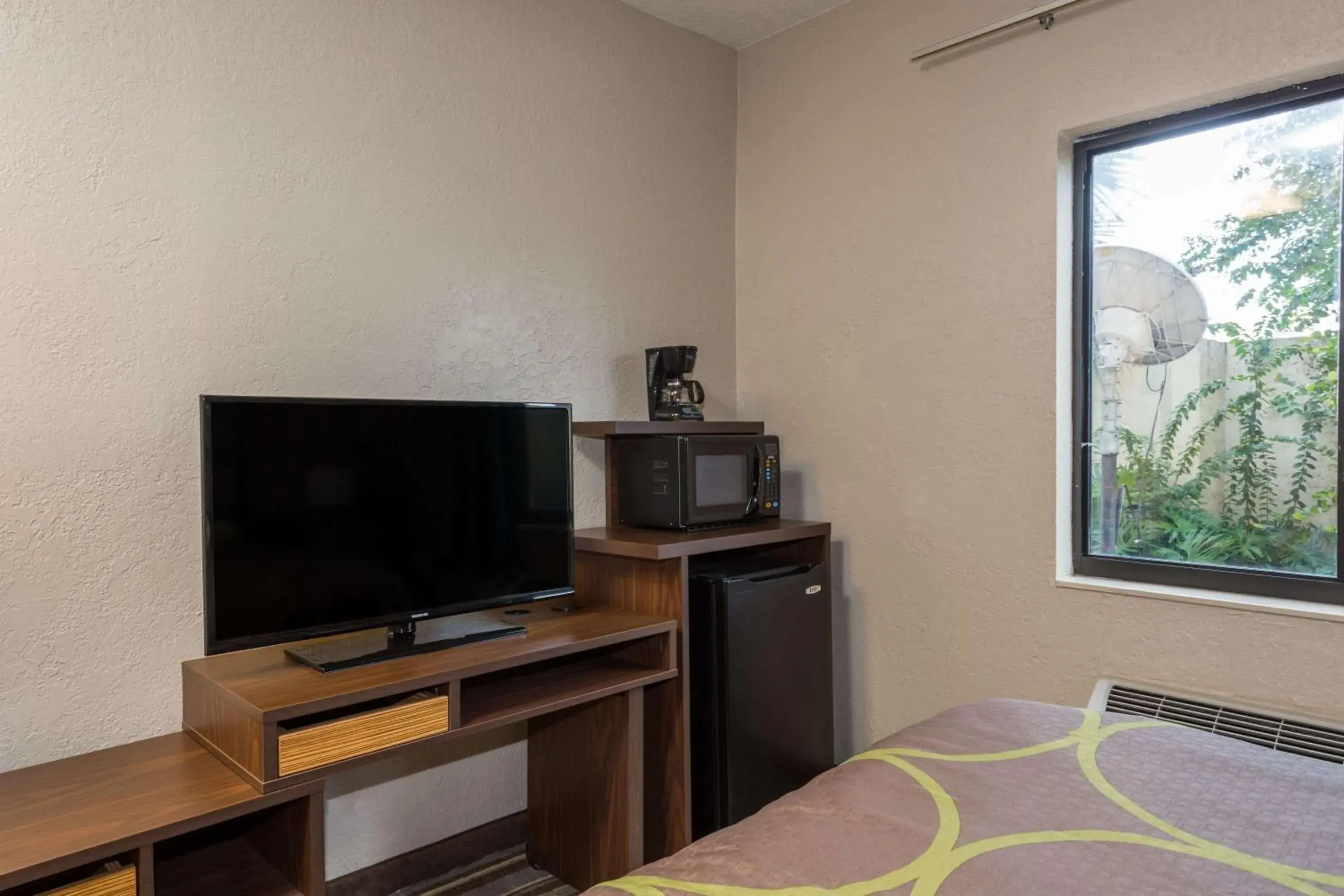 Photo of the whole room, TV/Entertainment Center in Super 8 by Wyndham Pompano Beach