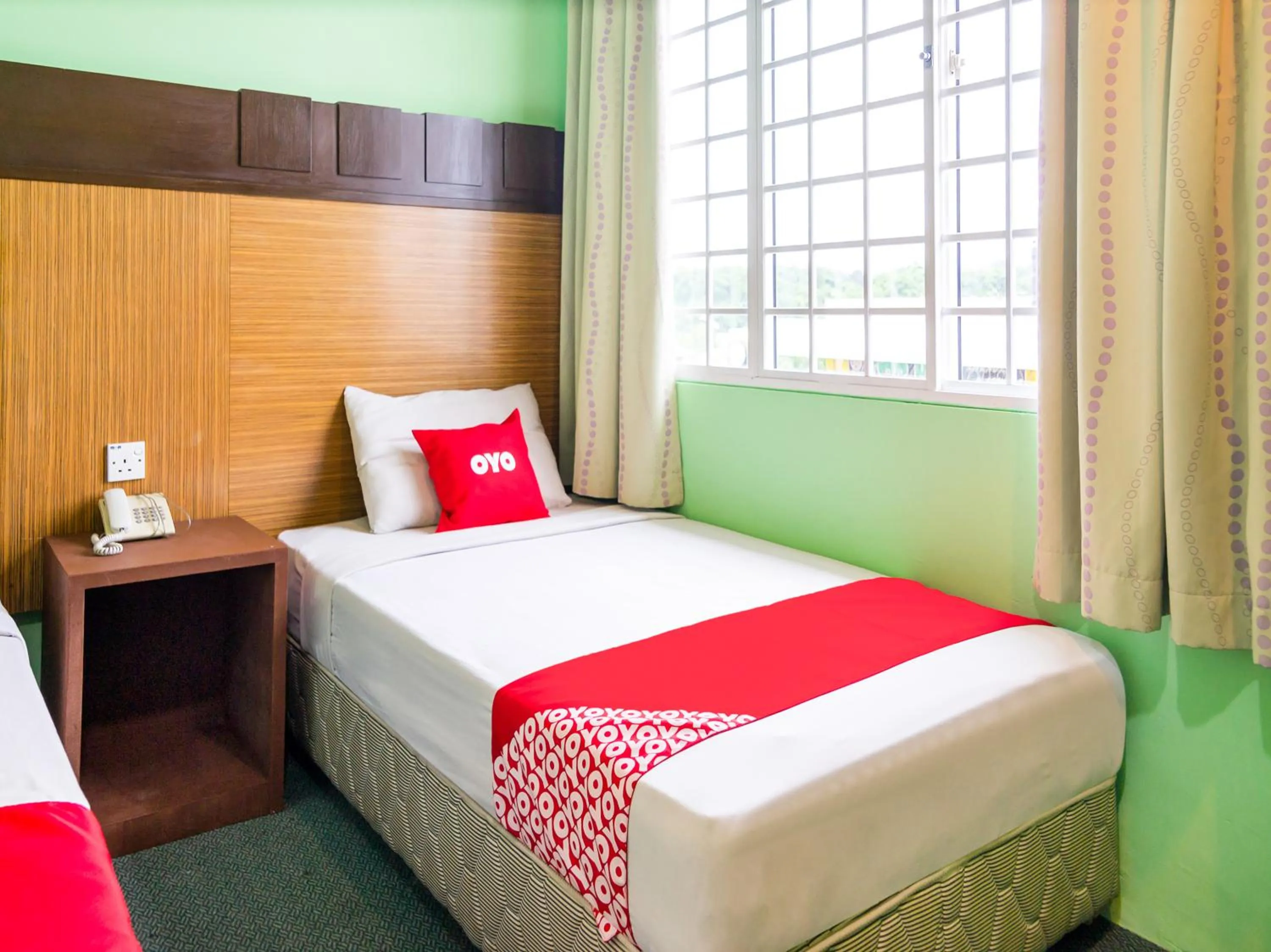 Bedroom, Bed in OYO 89408 Royal Hotel