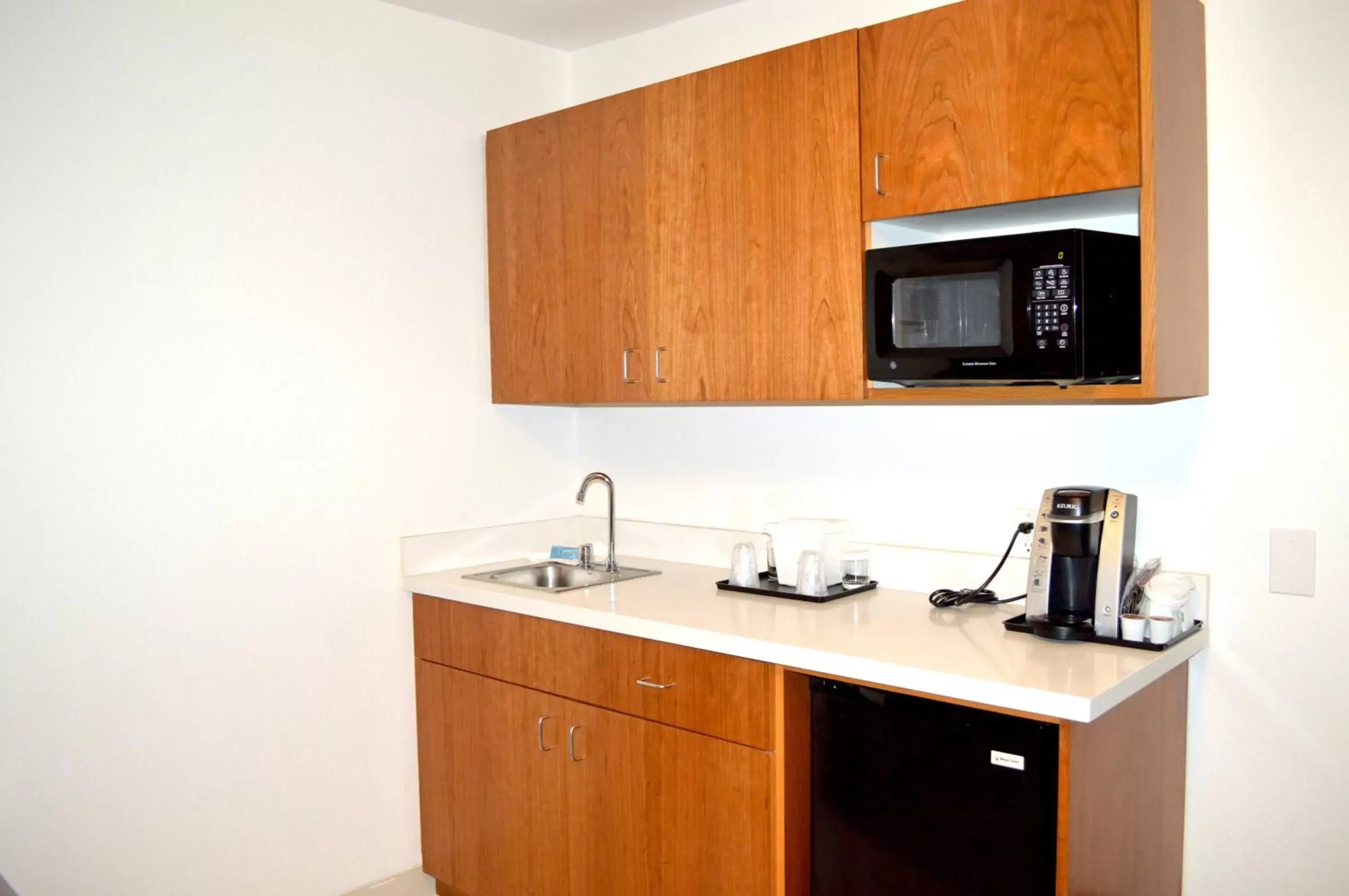 Bedroom, Kitchen/Kitchenette in Holiday Inn Express Calexico, an IHG Hotel