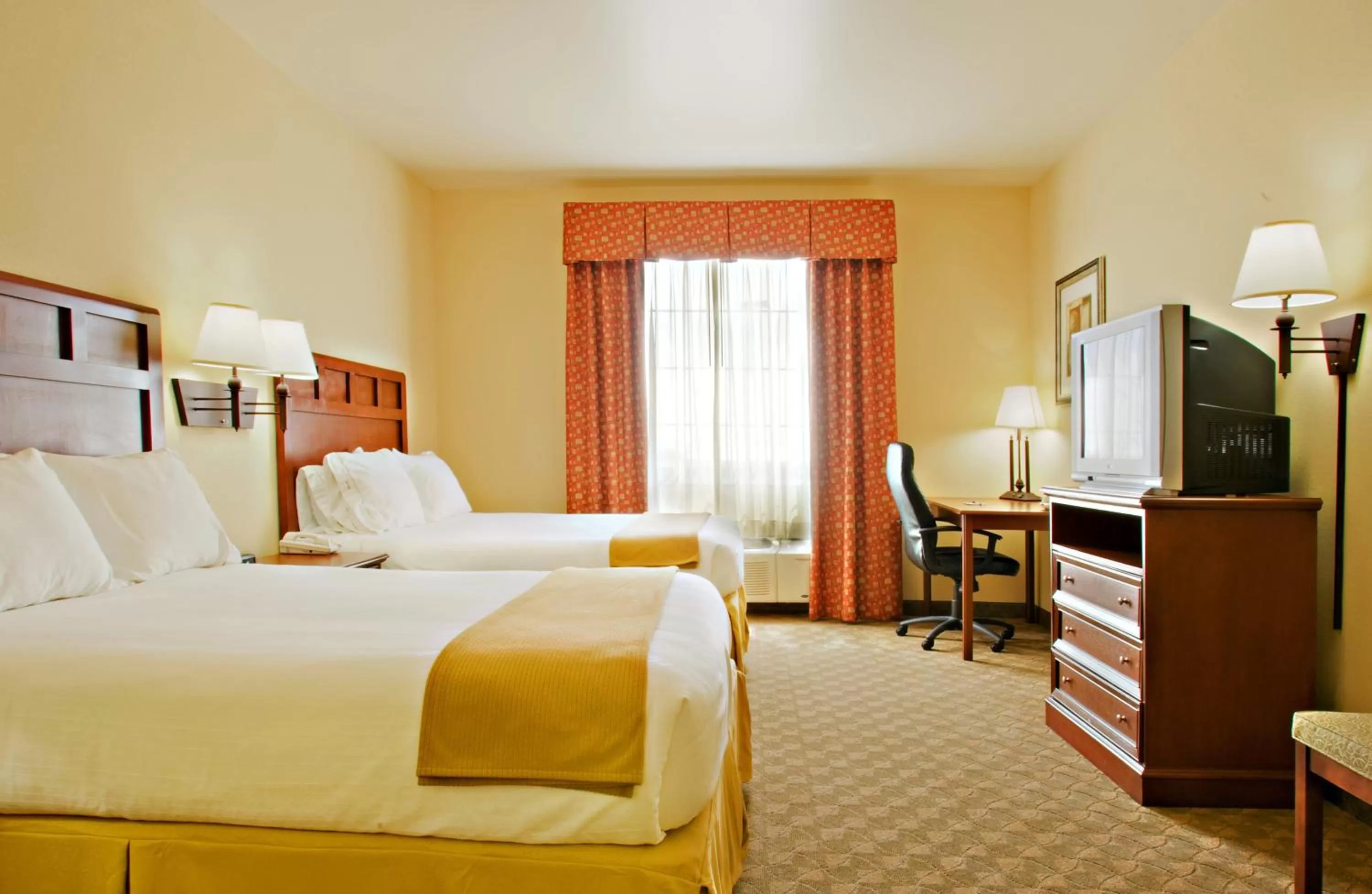 Photo of the whole room, Bed in Holiday Inn Express Hotel & Suites Levelland by IHG