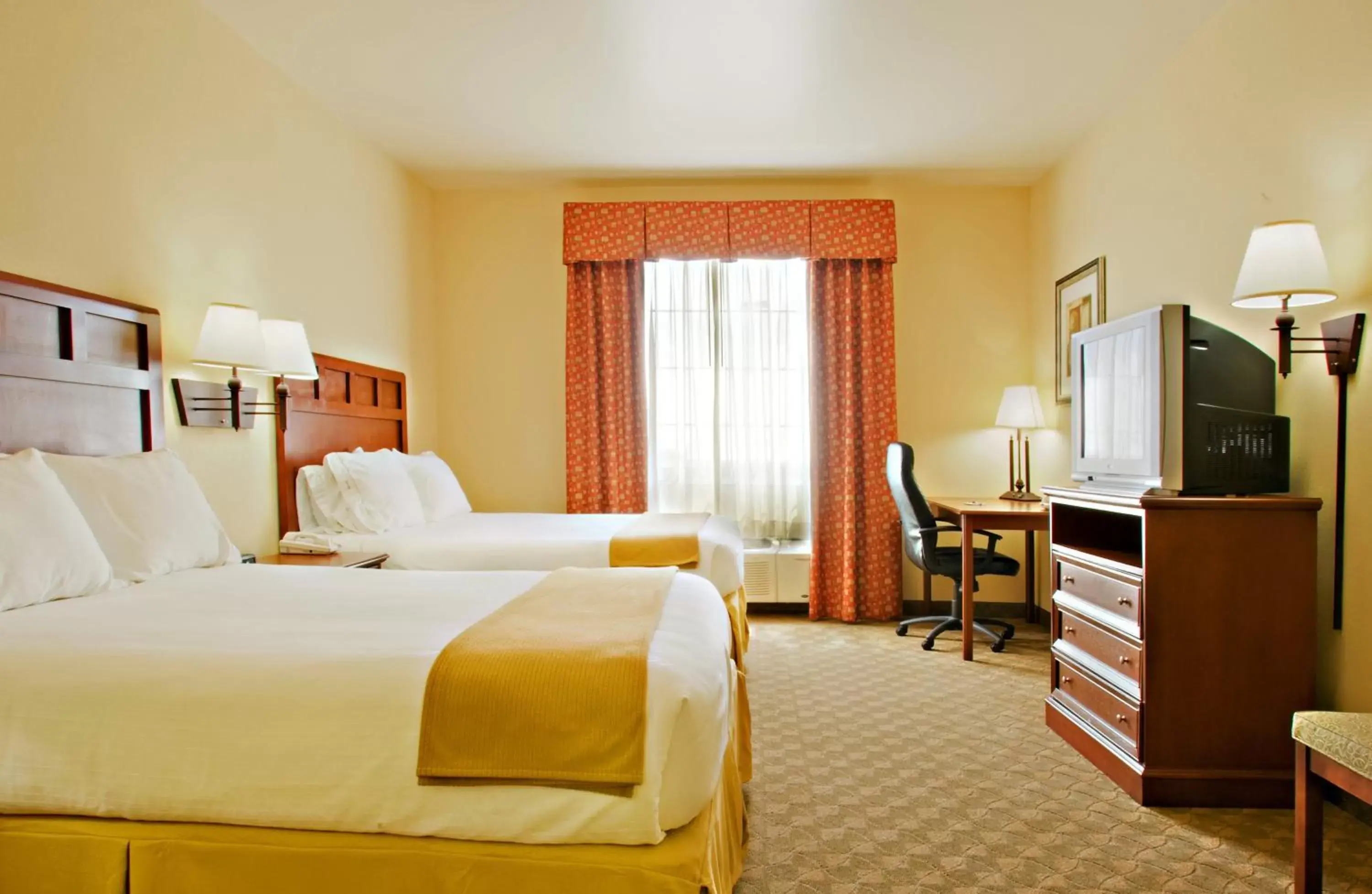 Photo of the whole room, TV/Entertainment Center in Holiday Inn Express Hotel & Suites Levelland, an IHG Hotel