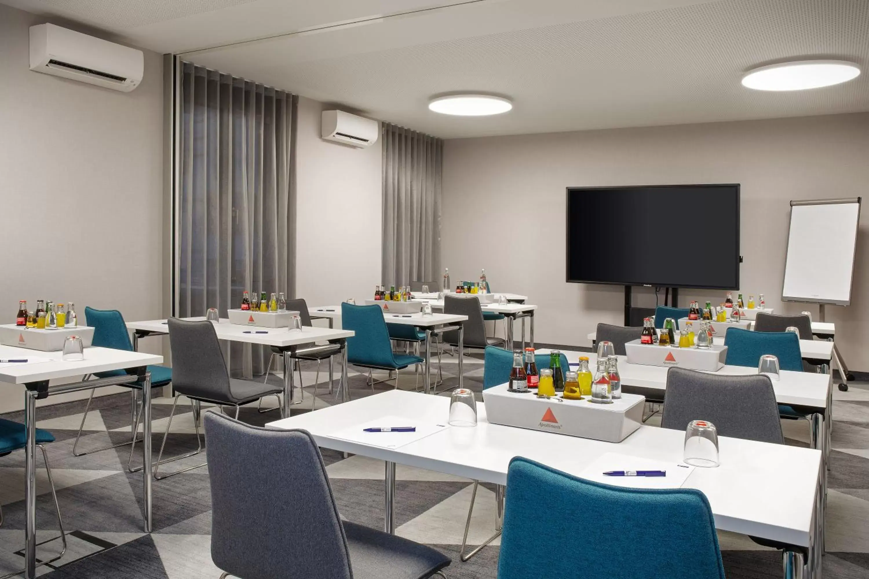 Meeting/conference room, Restaurant/Places to Eat in Holiday Inn Express Stuttgart-Waiblingen, an IHG Hotel