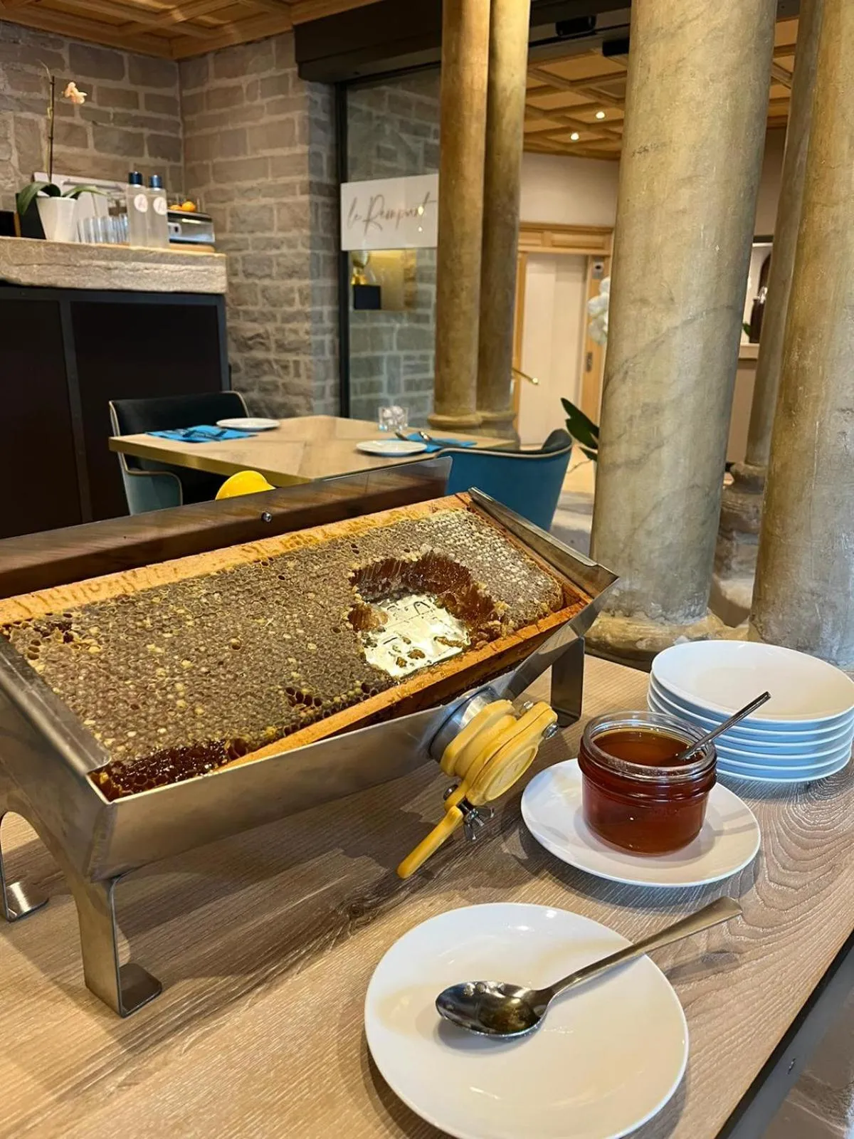 Breakfast in Hôtel Le Rempart