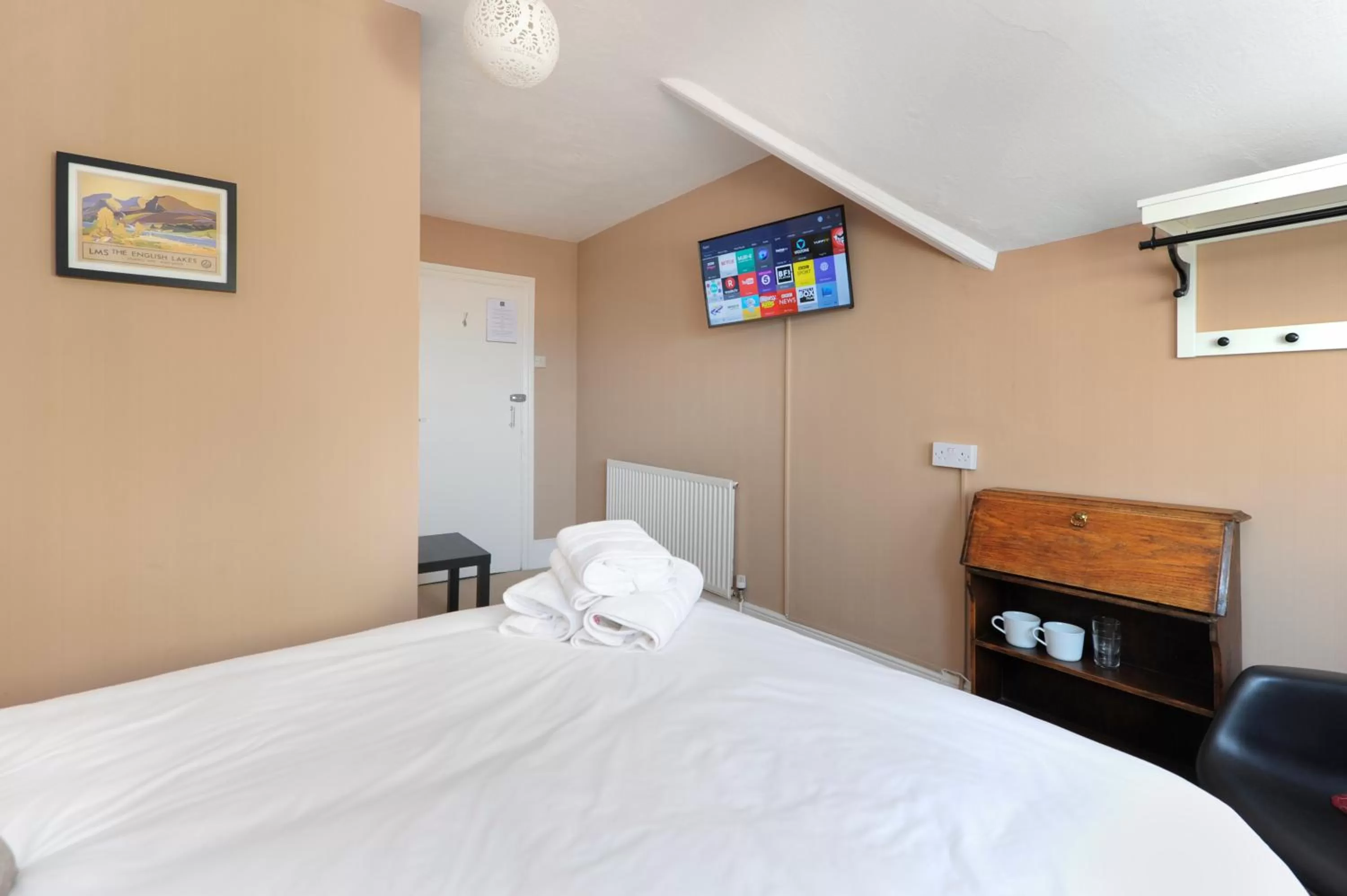 Photo of the whole room, Bed in Bay Tree Broadstairs