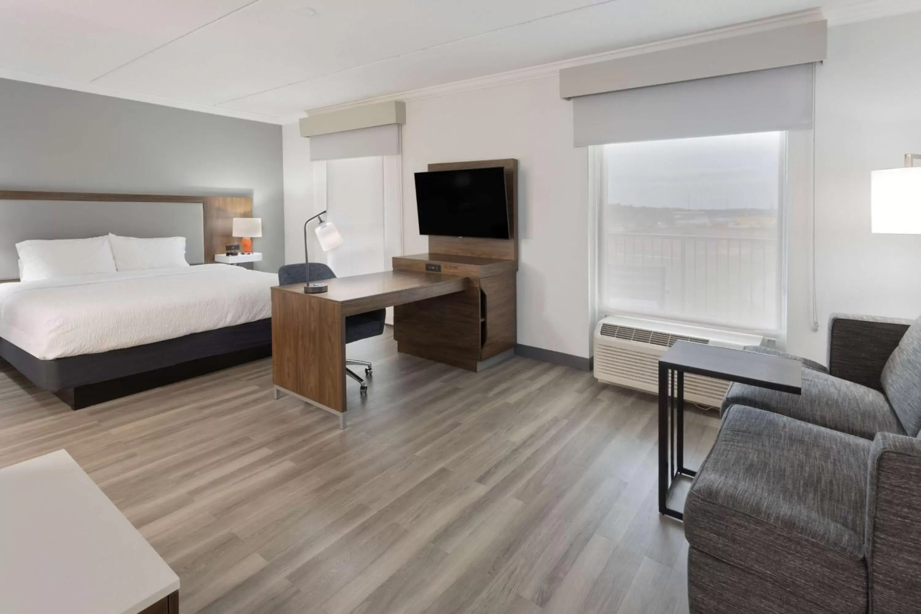 Living room, Bed in Hampton Inn & Suites Lanett/West Point Living room, Bed in Hampton Inn & Suites Lanett/West Point