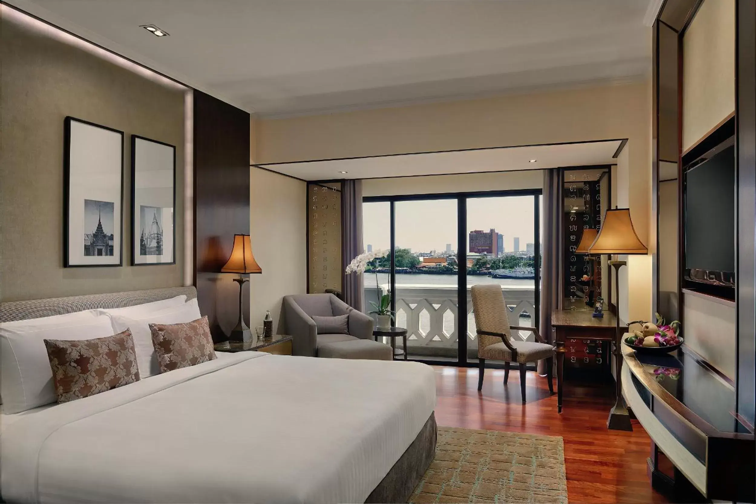 River view, Bed in Anantara Riverside Bangkok Resort River view, Bed in Anantara Riverside Bangkok Resort