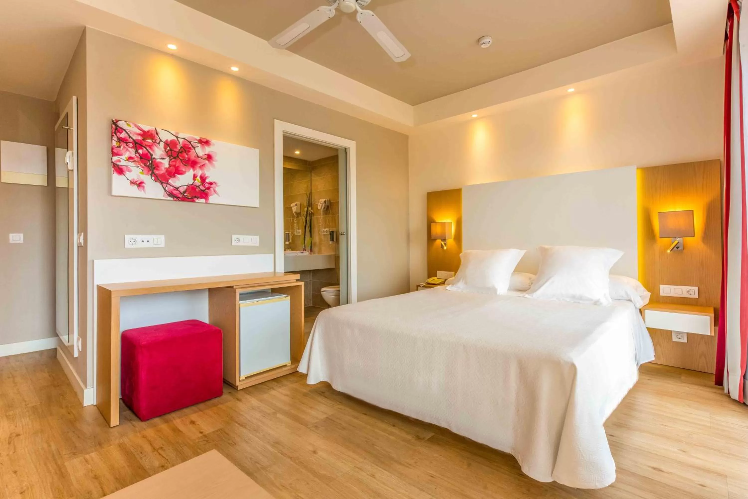 Photo of the whole room, Bed in Valentin Grand Park Suite Hotel