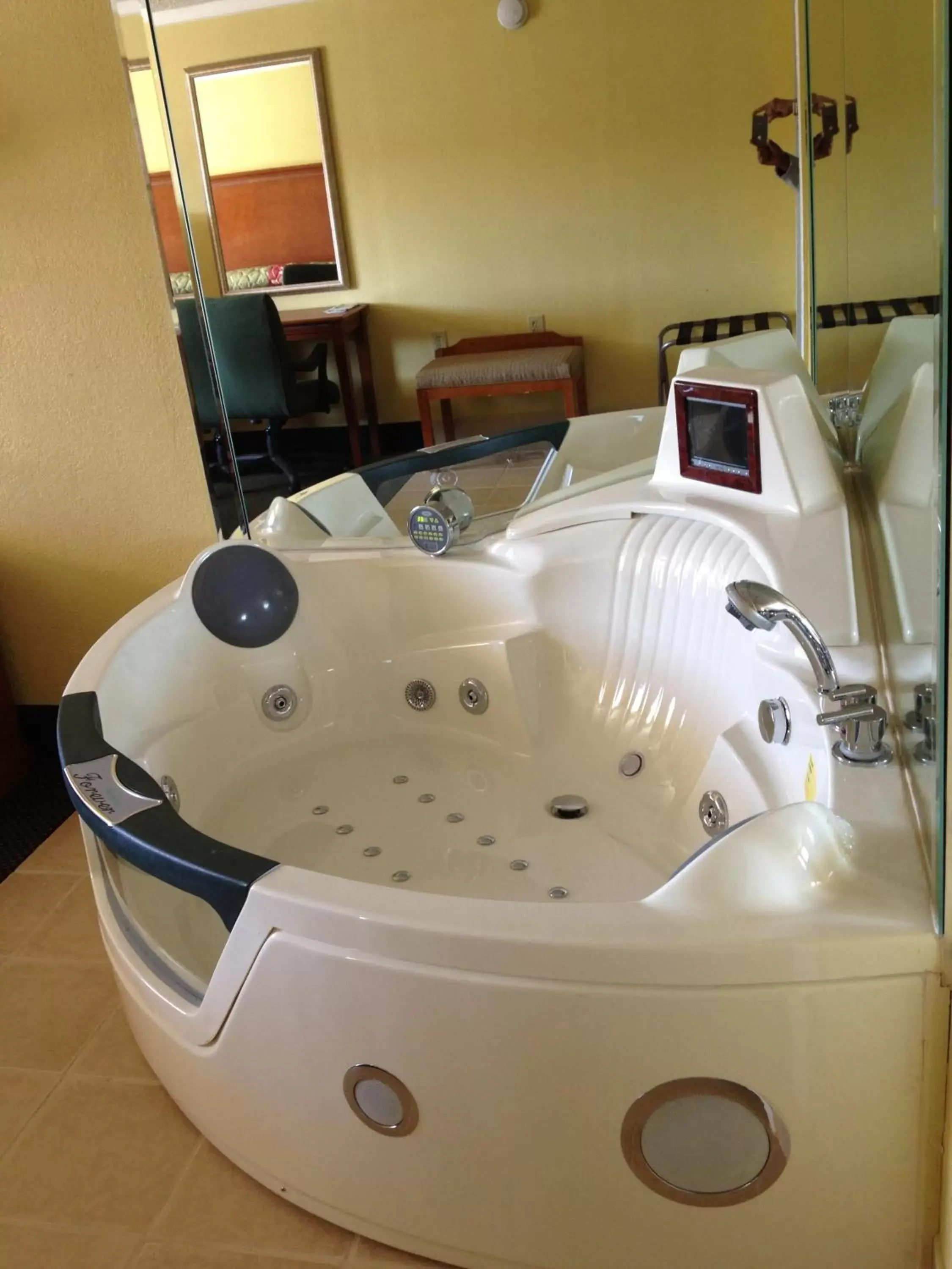 Hot Tub in America's Best Value Inn Conyers