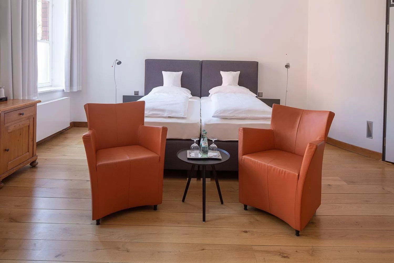 Photo of the whole room, Bed in Hotel Mutterhaus Düsseldorf