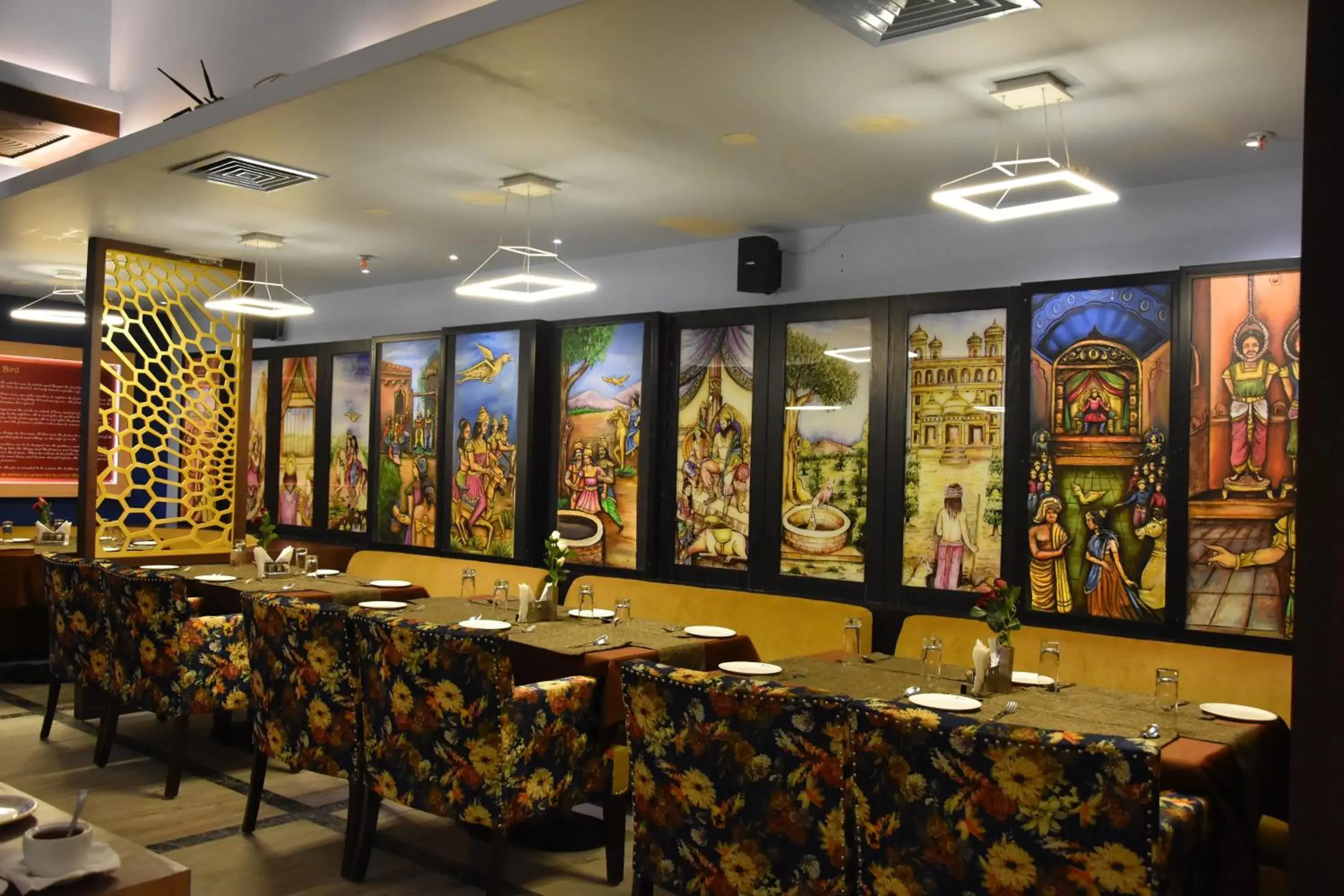 Restaurant/Places to Eat in Hotel Pushpak