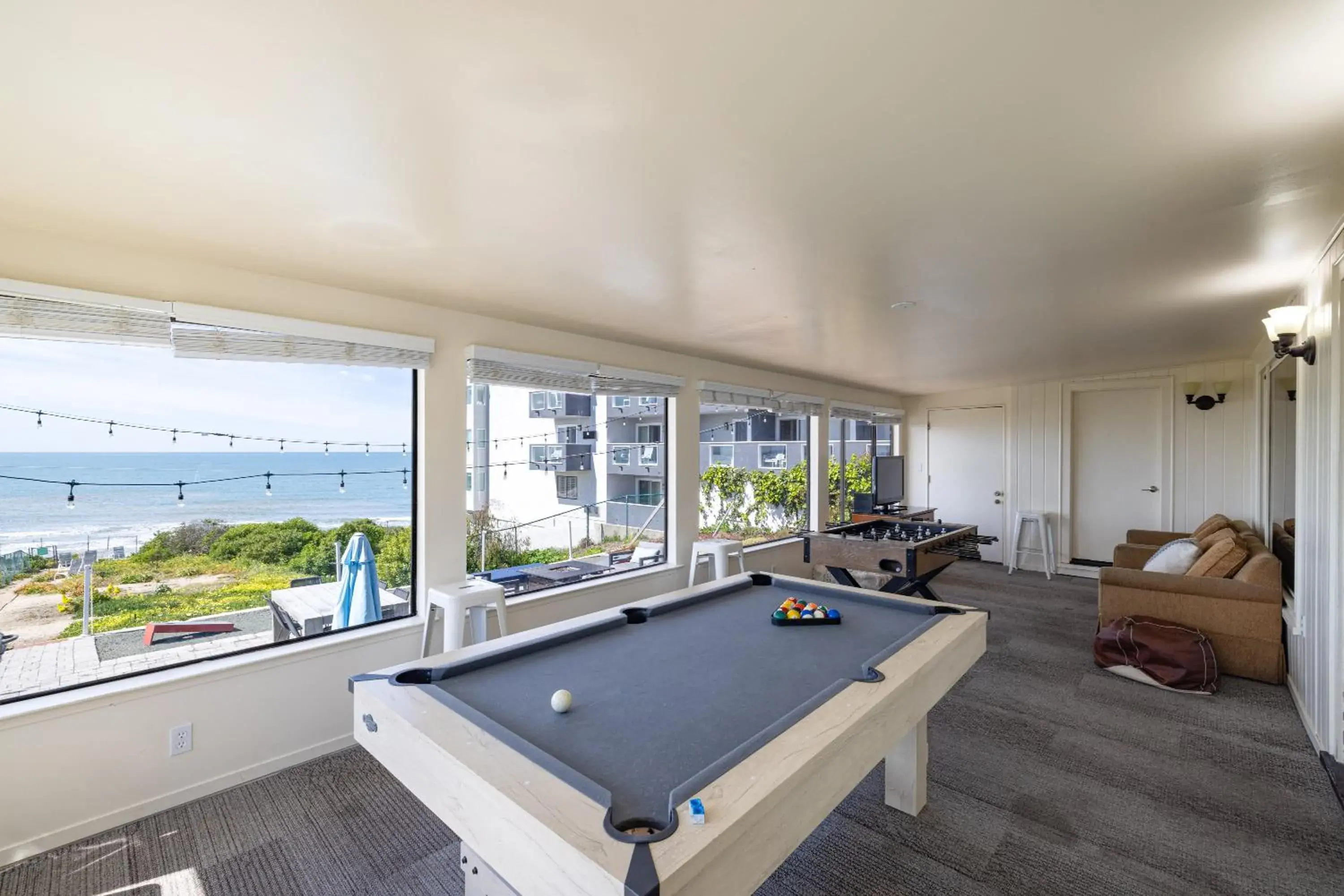 Billiard, Billiards in Tides Oceanview Inn and Cottages