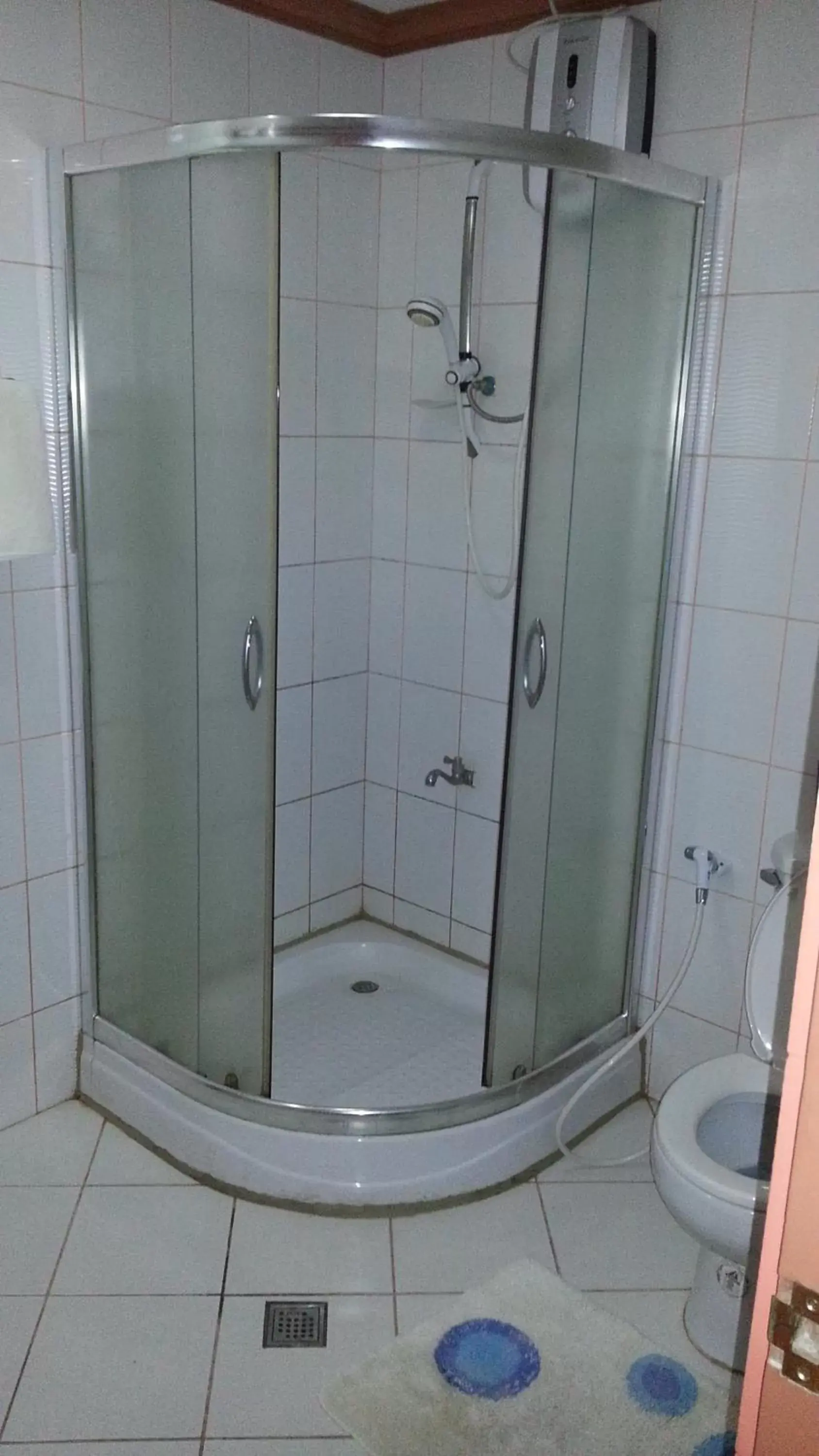 Bathroom in Kokomos Hotel and Restaurant Bathroom in Kokomos Hotel and Restaurant