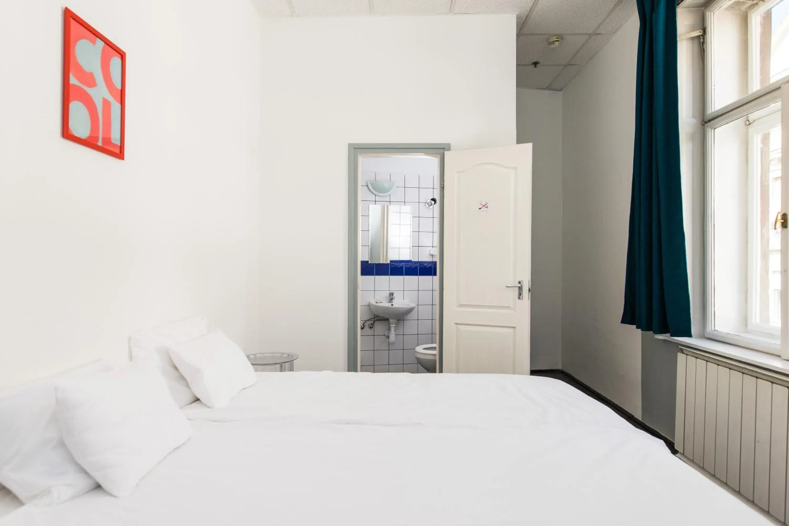 Toilet, Bed in 2B Hostel & Rooms