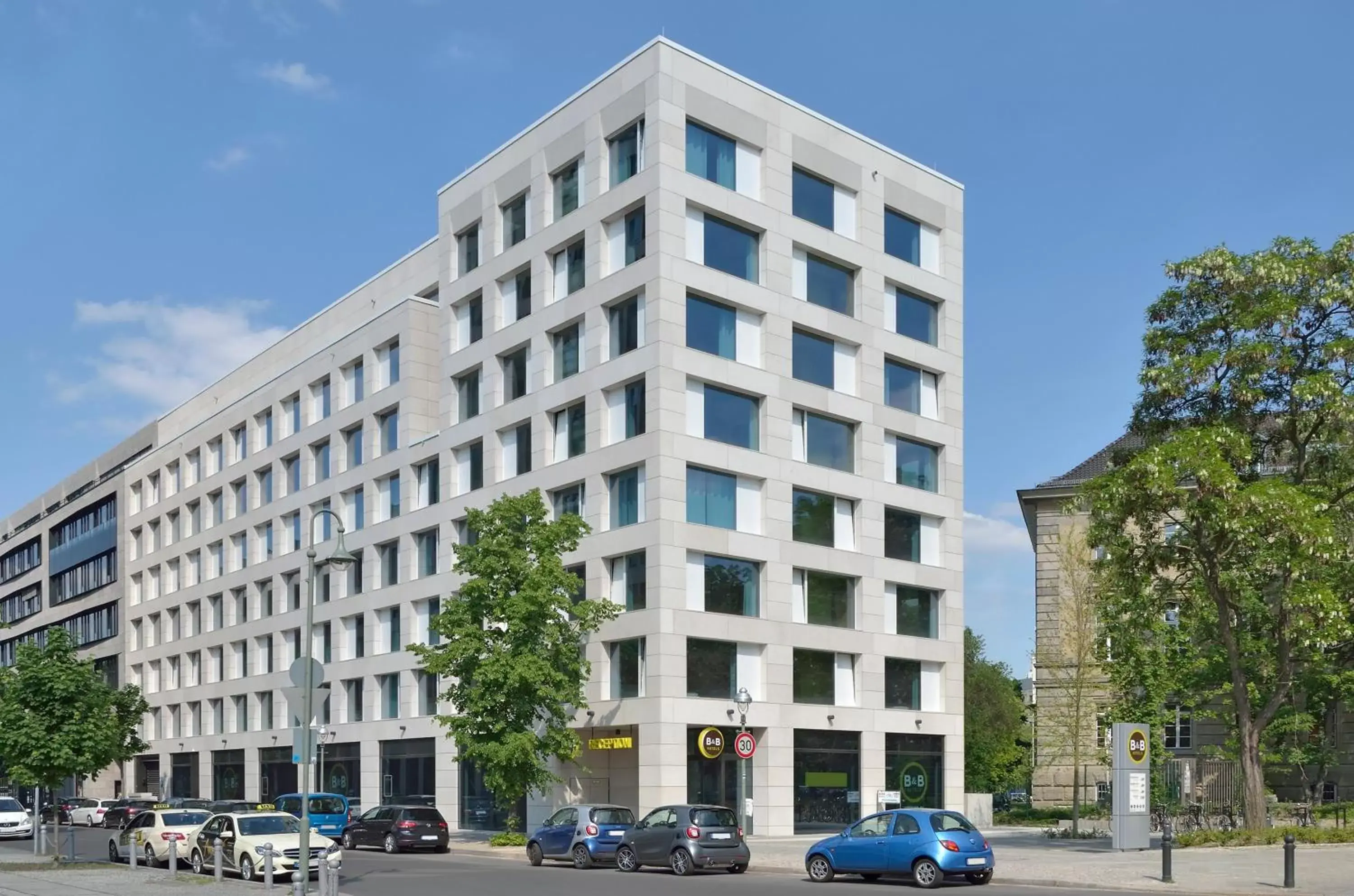 Property Building in B&B Hotel Berlin-Tiergarten