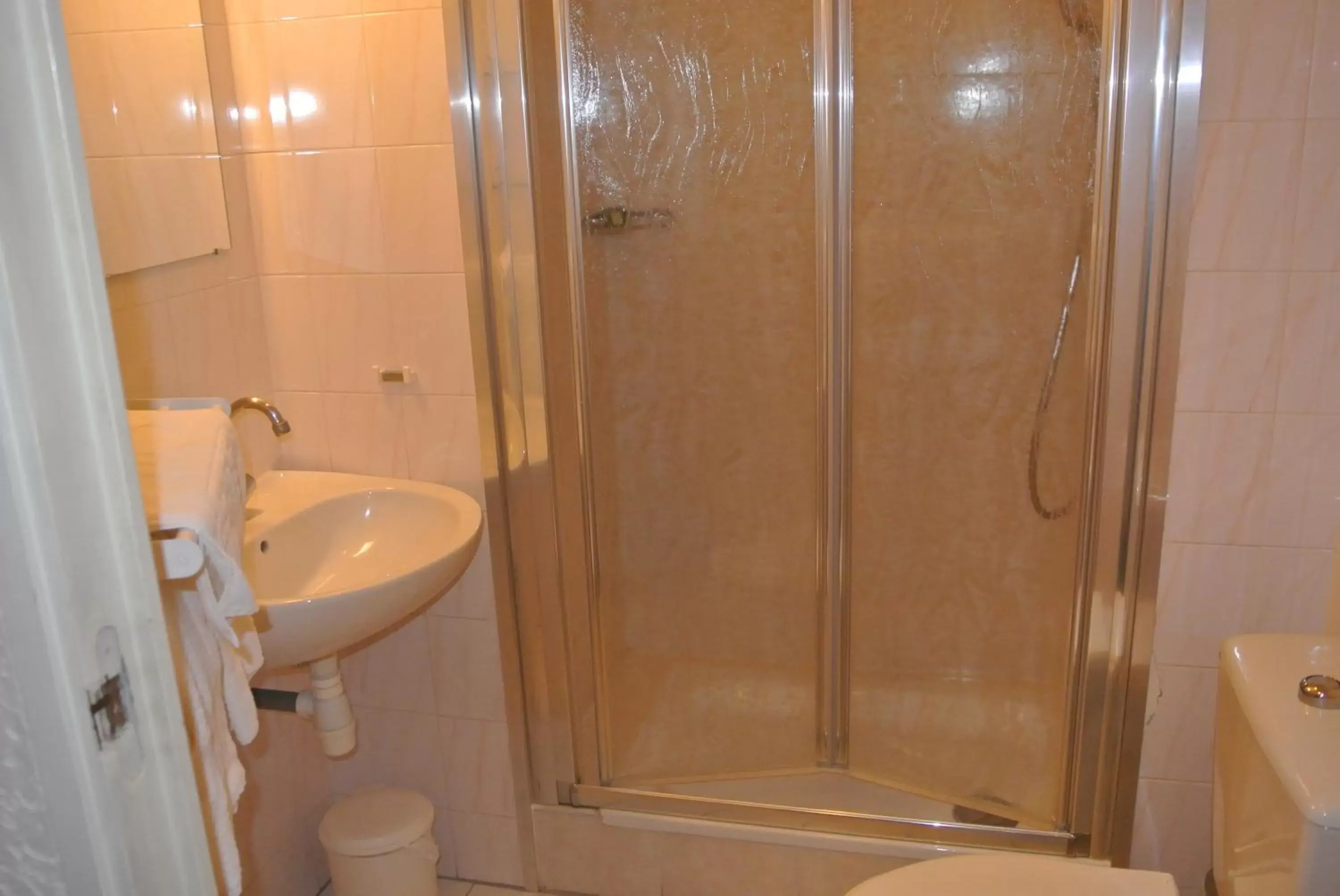 Shower, Bathroom in Logis Le Cours