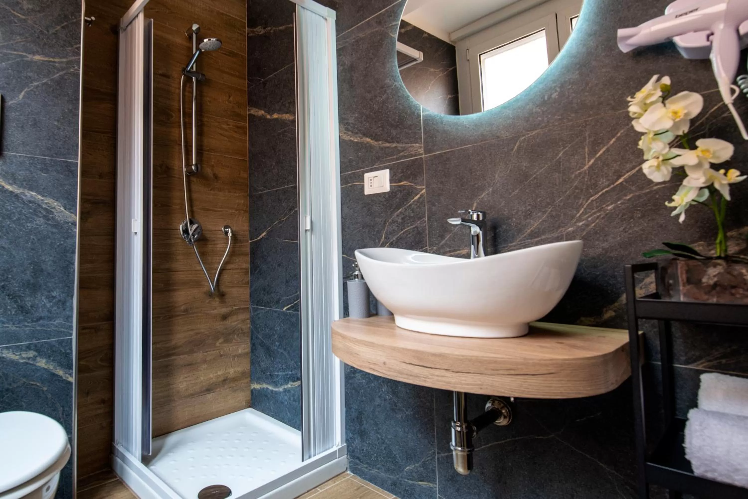 Shower, Bathroom in VIVI A NAPOLI