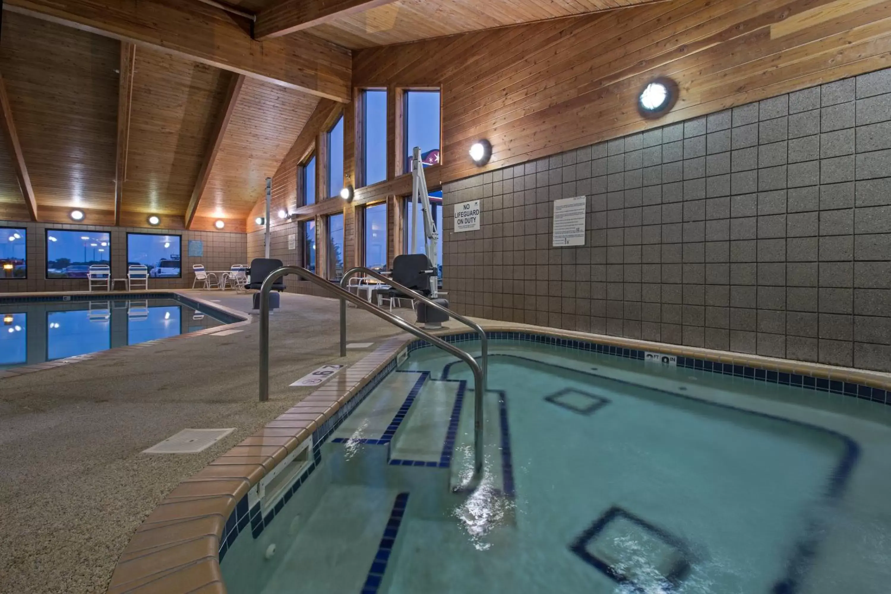 Hot Tub, Swimming Pool in AmericInn by Wyndham Iowa Falls