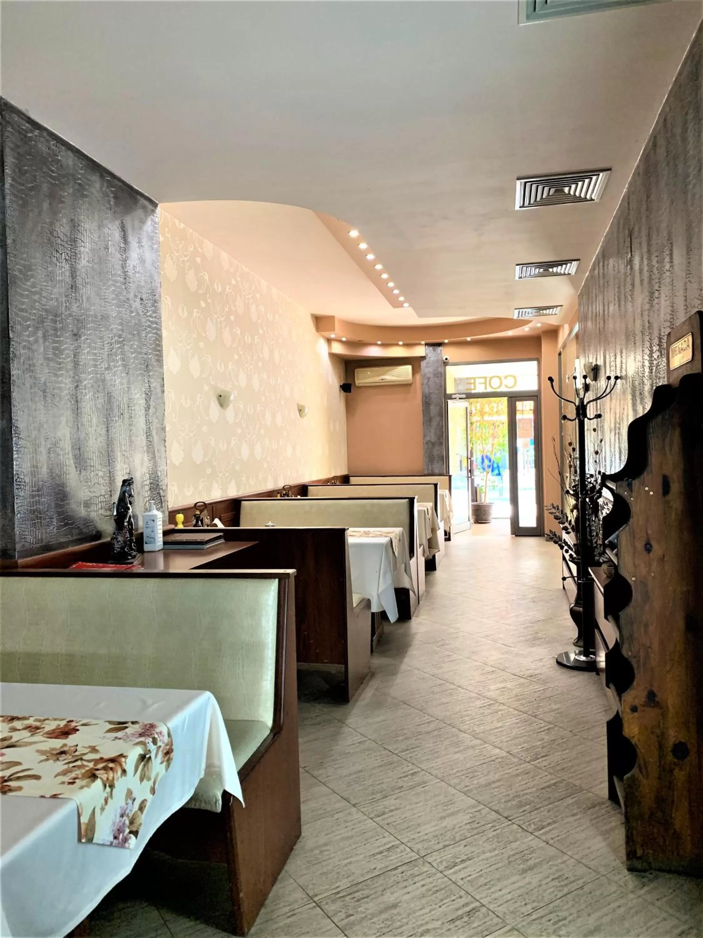 Restaurant/places to eat in Hotel Trayana