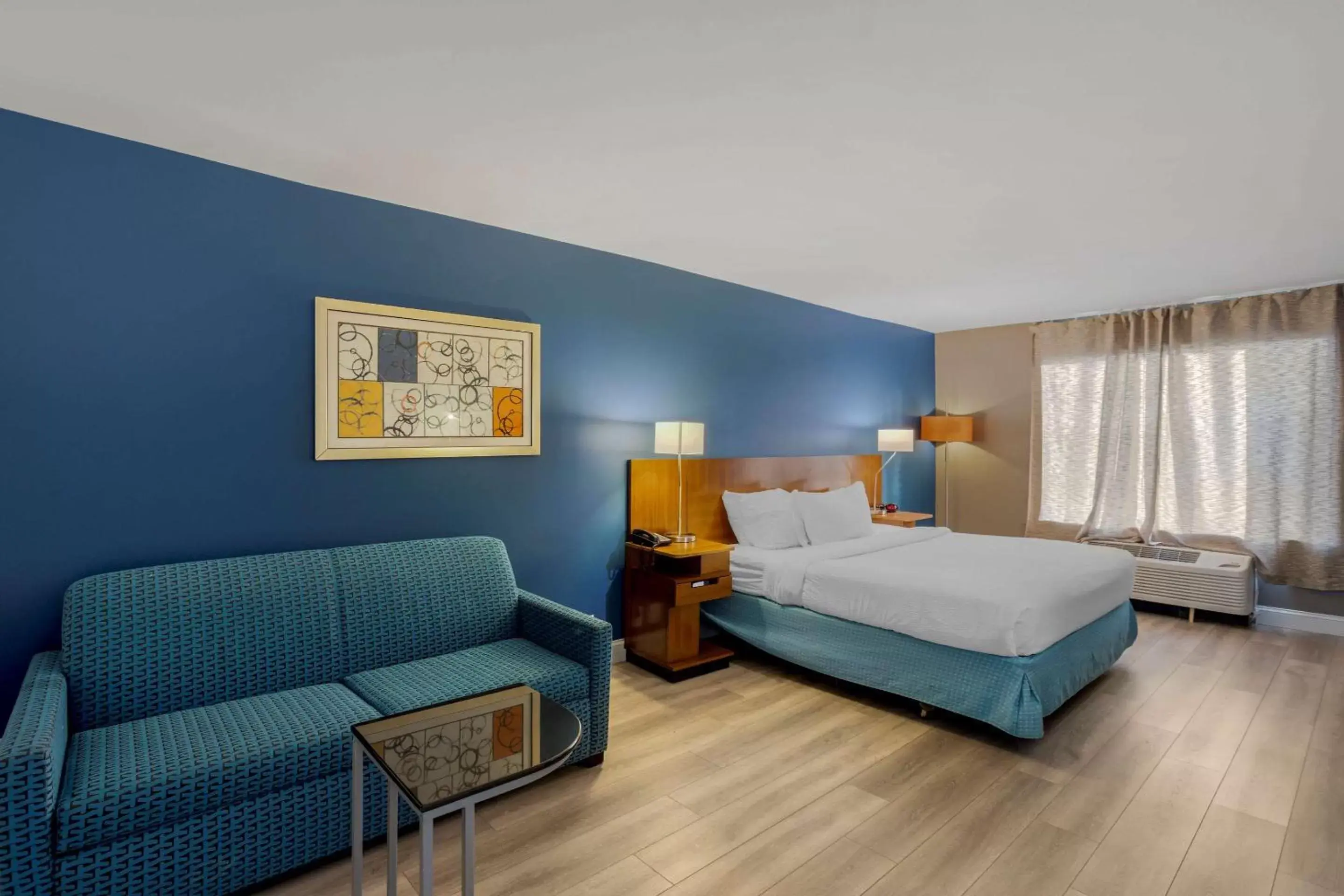 Bedroom, Bed in Comfort Inn & Suites Mt Laurel - Philadelphia