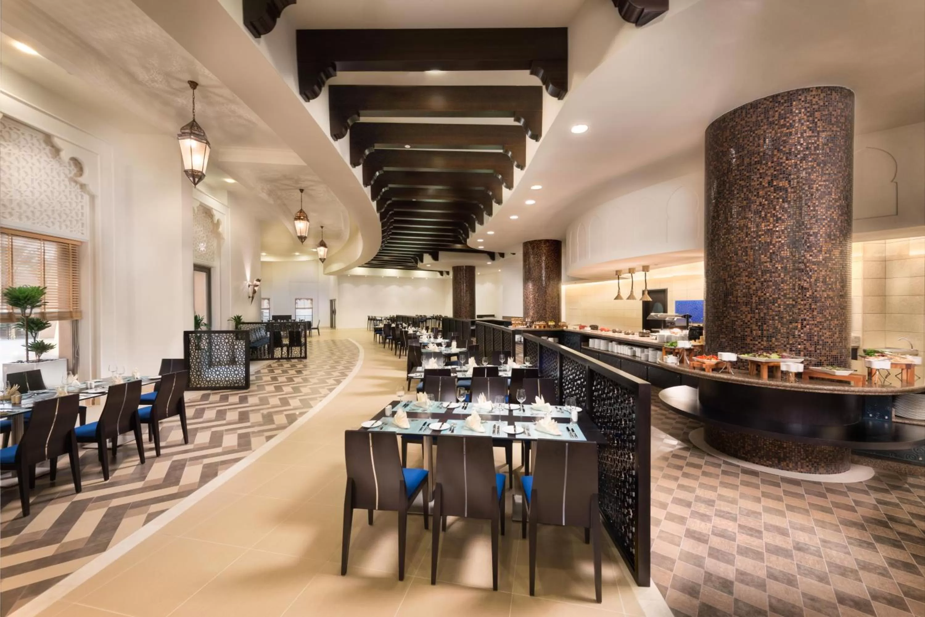 Restaurant/places to eat in Bahi Ajman Palace Hotel