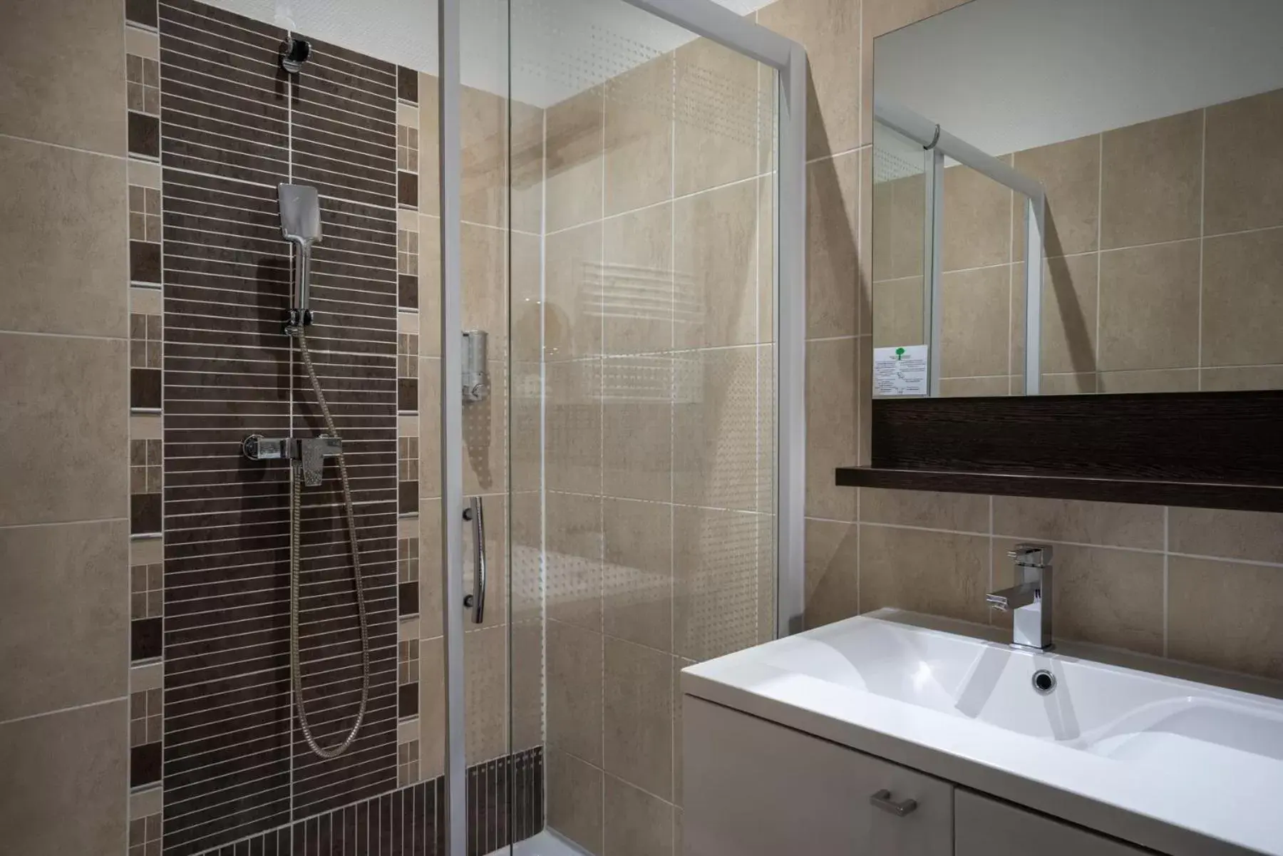 Shower, Bathroom in Hotel Voltaire Opera Nantes Centre