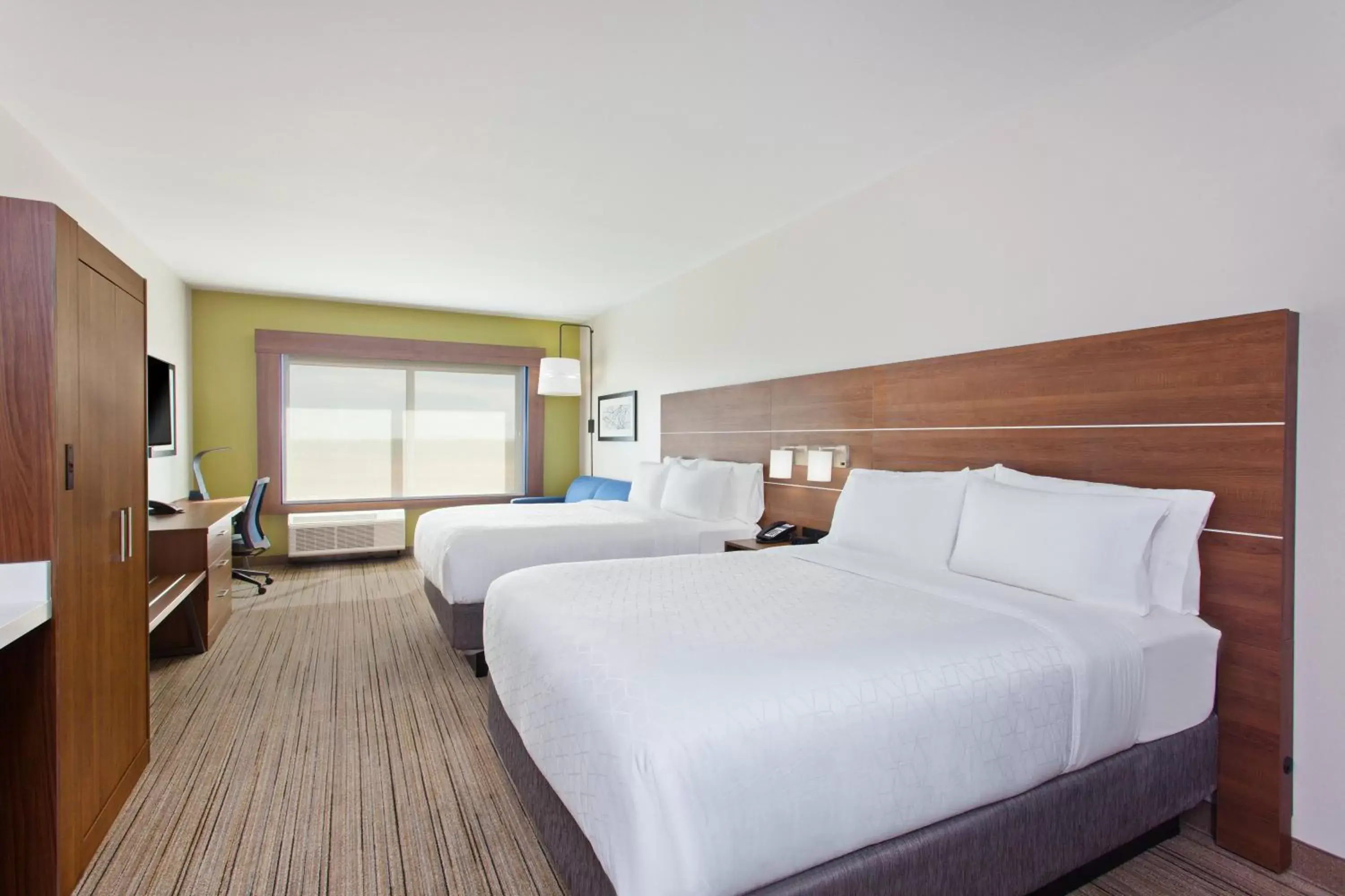 Photo of the whole room, Bed in Holiday Inn Express & Suites - Moses Lake, an IHG Hotel
