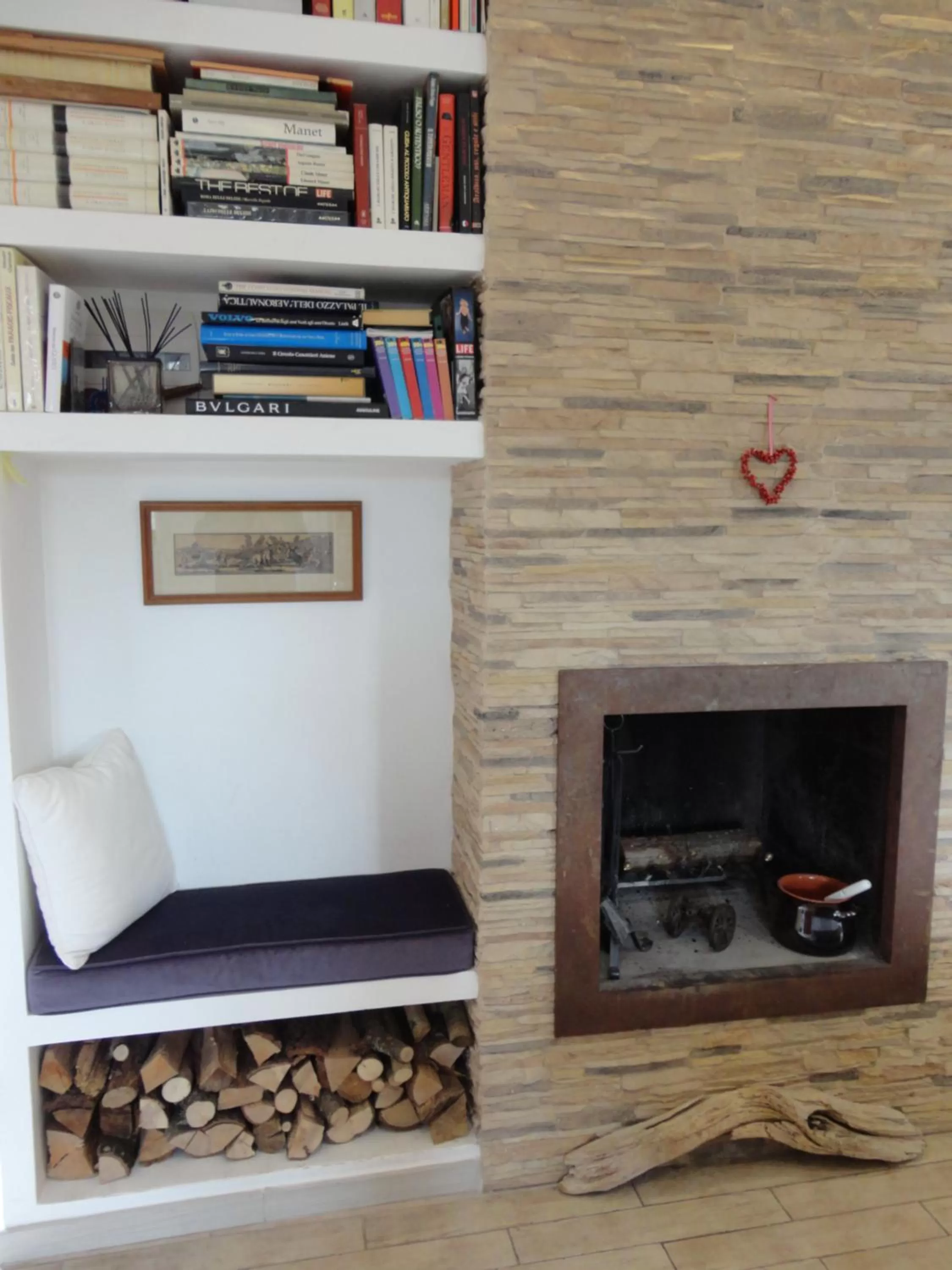 Communal lounge/ TV room, TV/Entertainment Center in Nerone's - Sutri Bed & Dinner