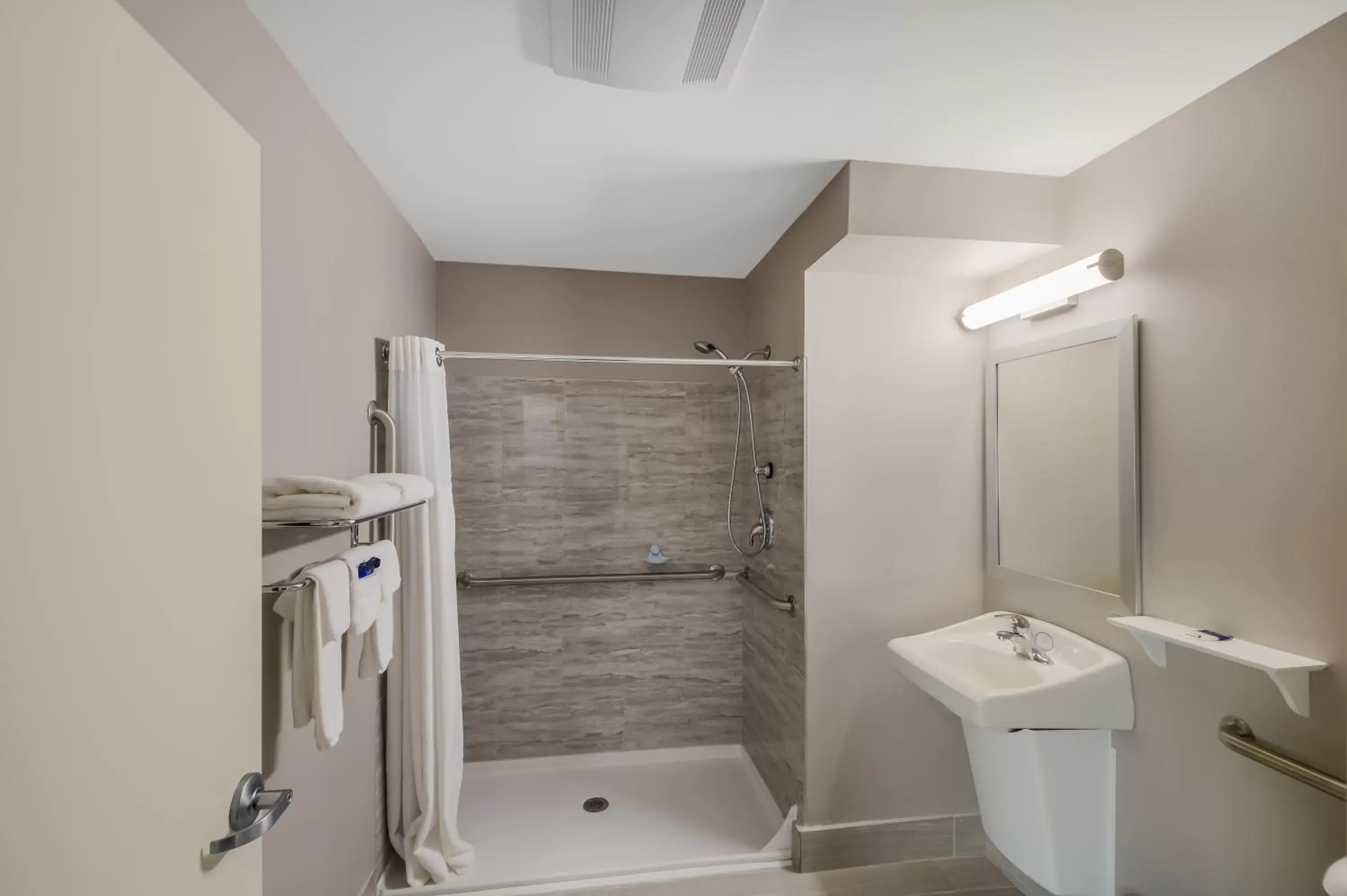 Shower, Bathroom in Americas Best Value Inn Farmington