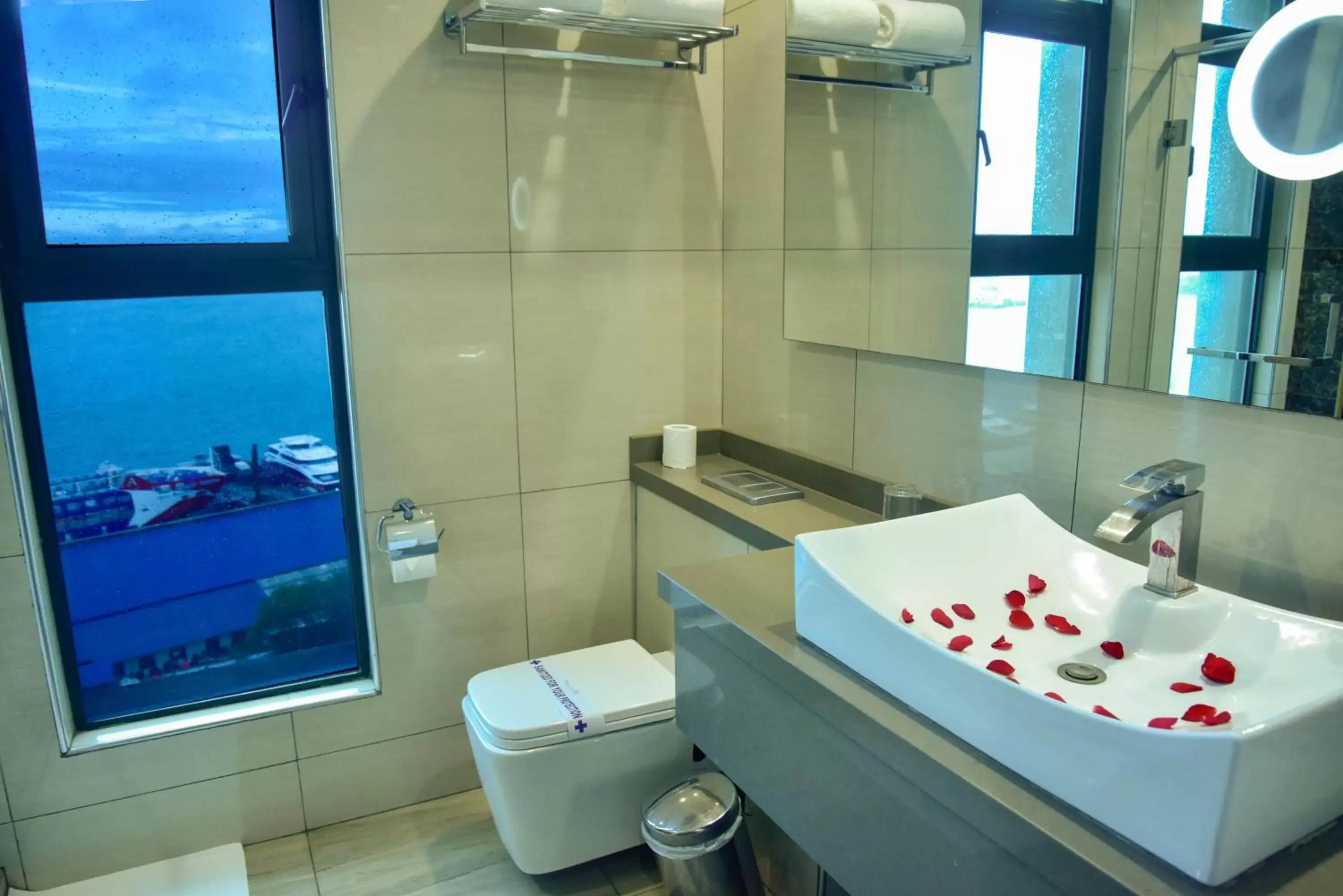 Bathroom in Harbour View Suites