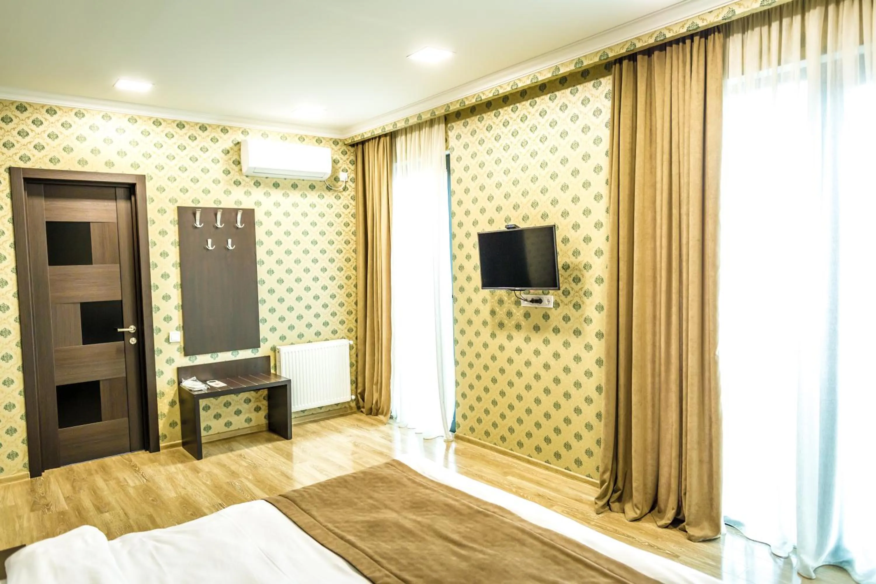 TV and multimedia, Bed in Cherry Garden