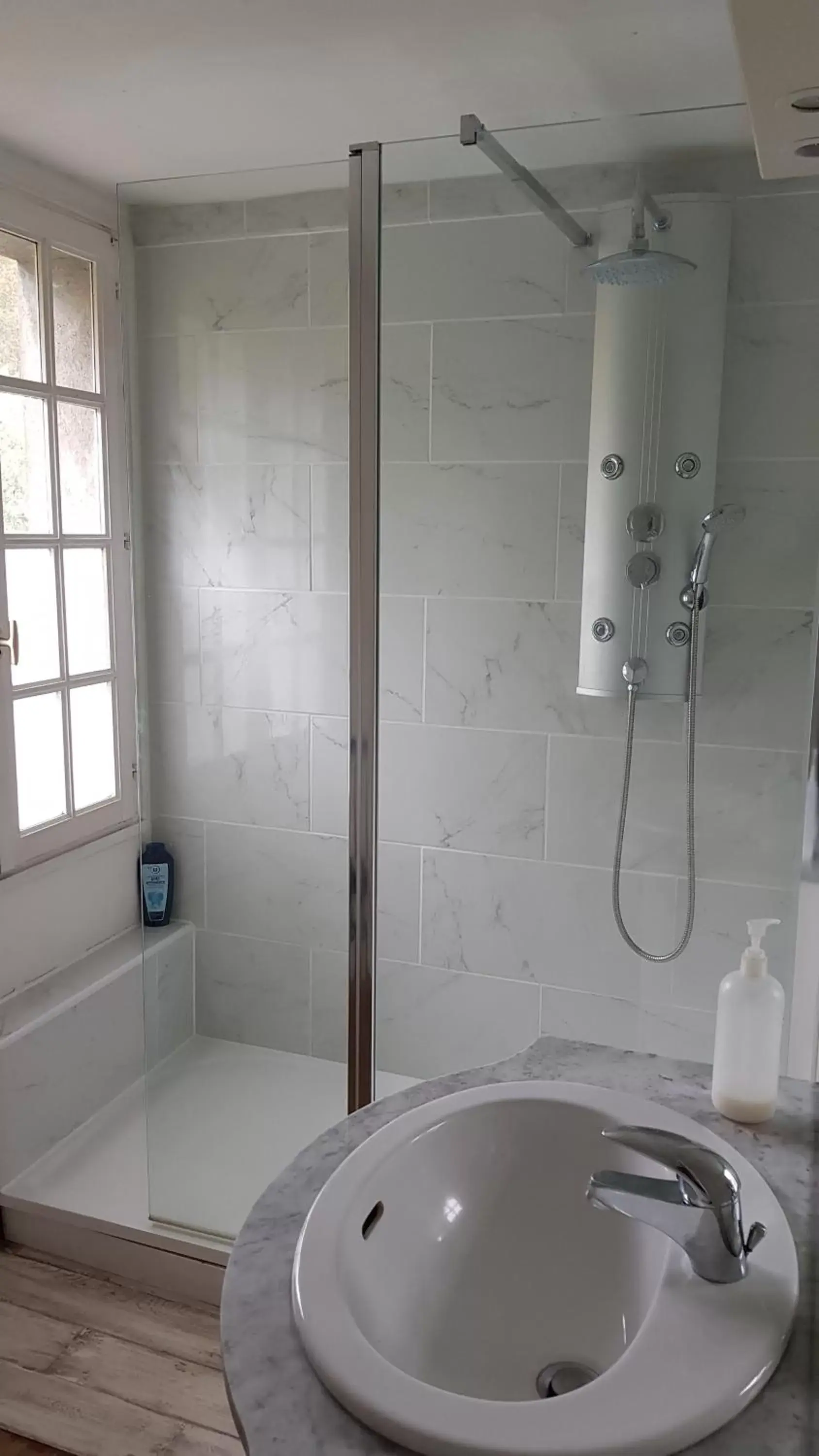 Shower, Bathroom in Moulin2Roues