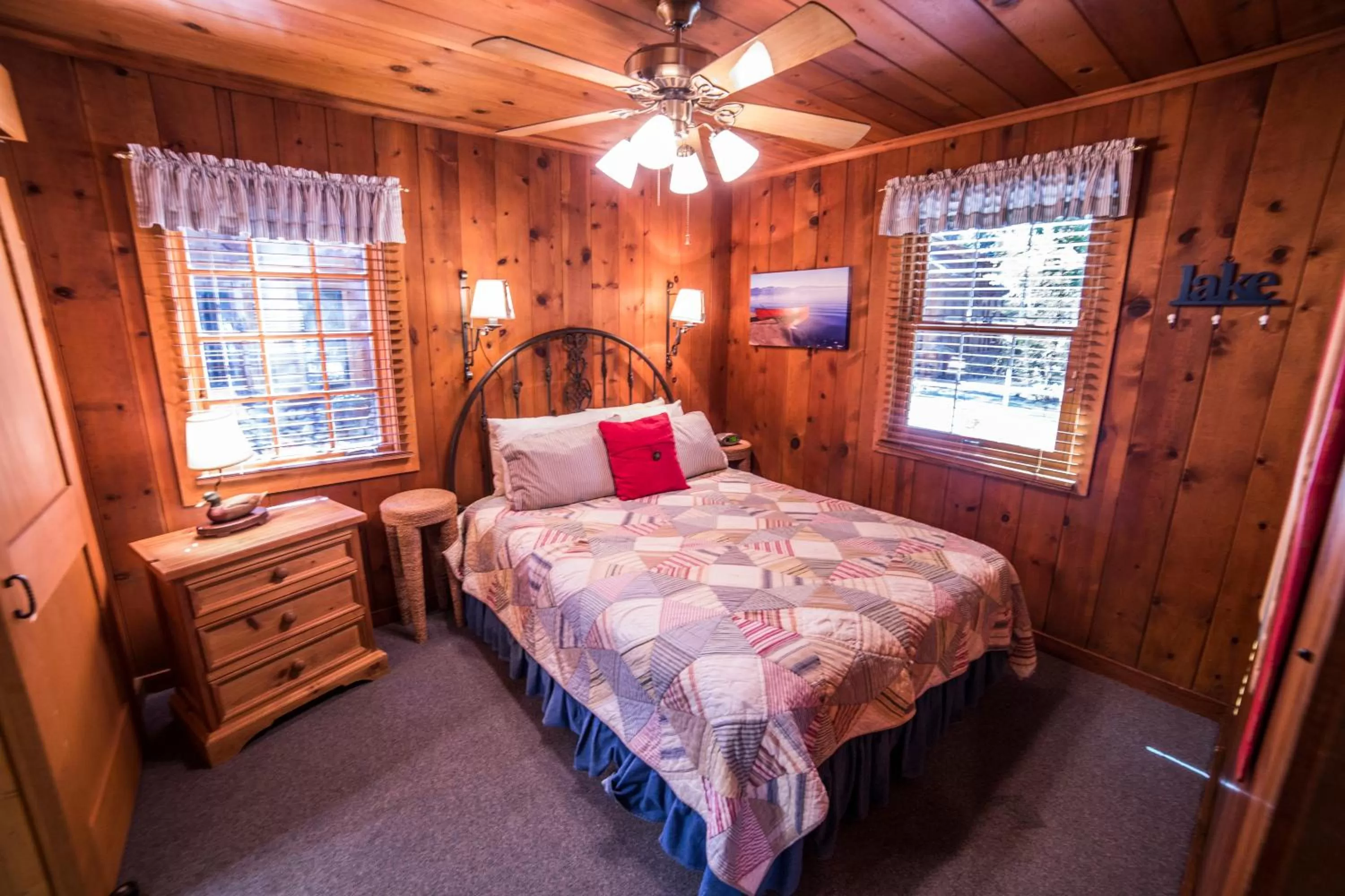 Day, Bed in Cottage Inn At Lake Tahoe