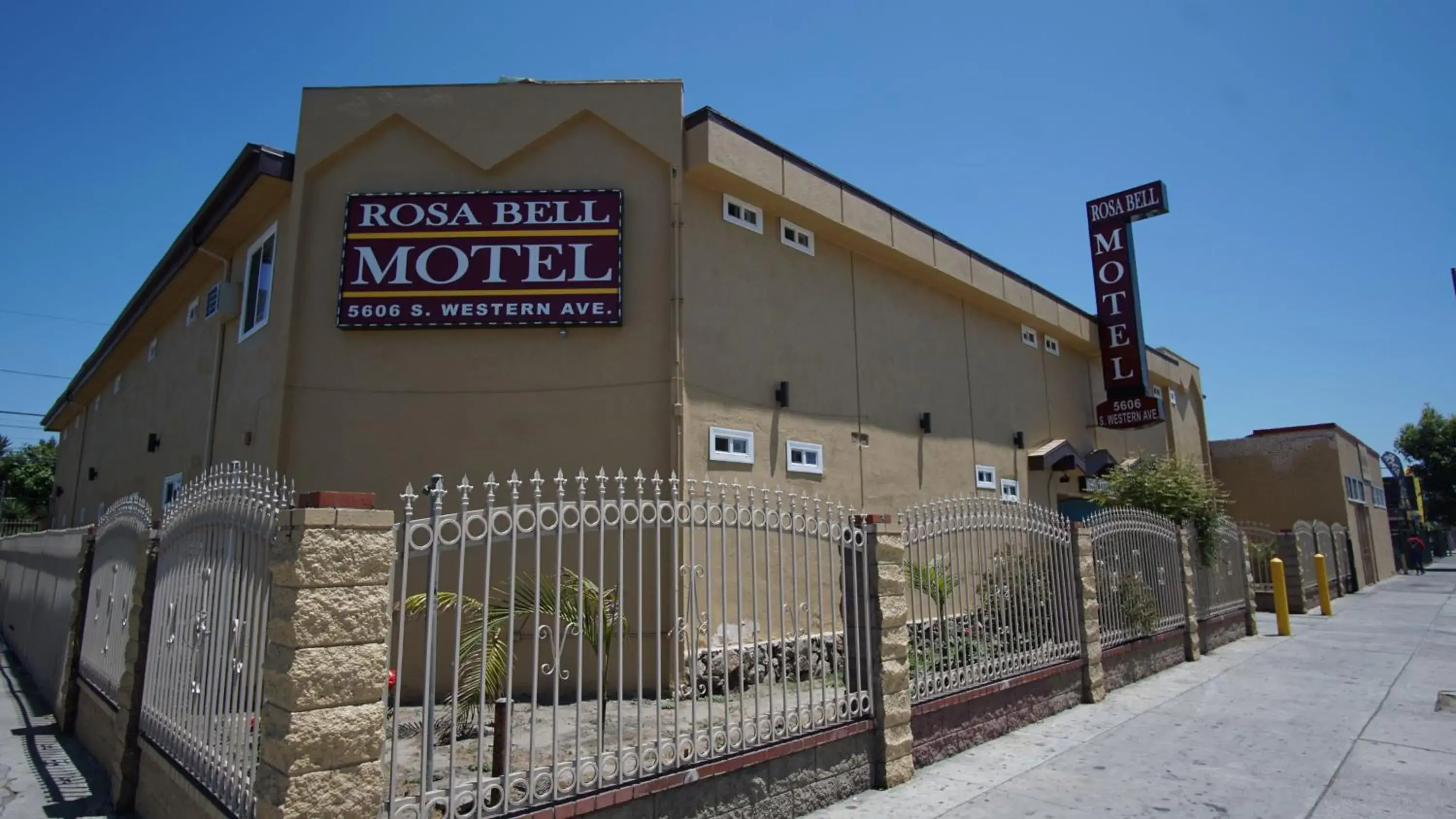Property Building in Rosa Bell Motel - Los Angeles