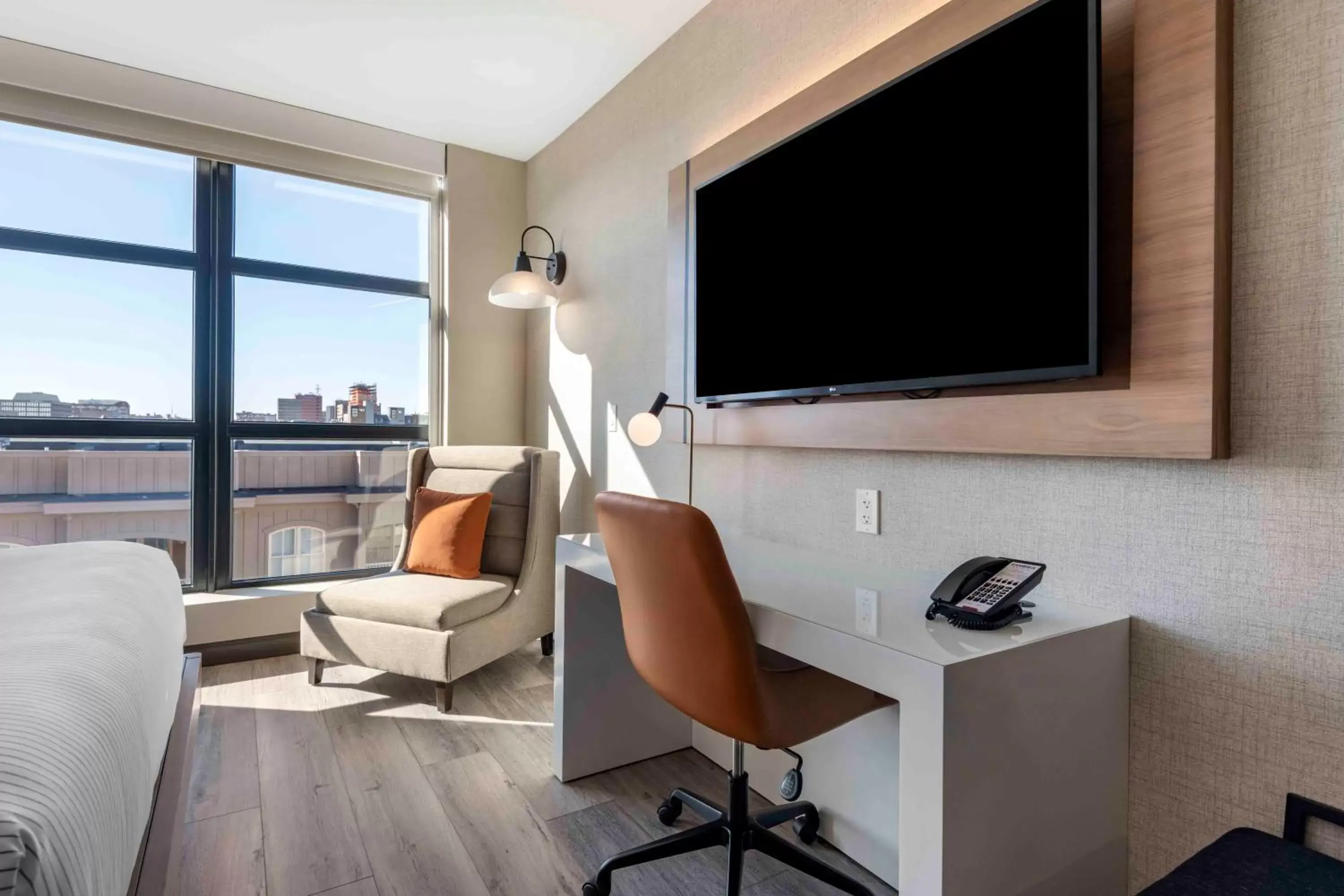 TV and multimedia, TV/Entertainment Center in Cambria Hotel Portland Downtown Old Port