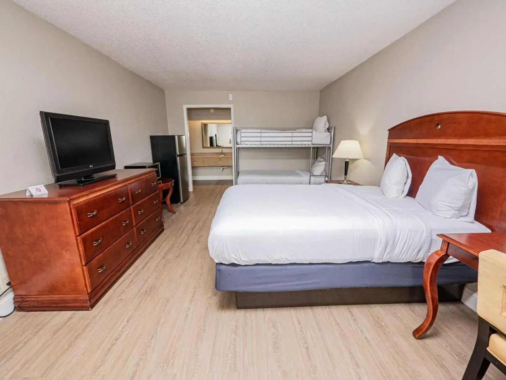 Bedroom in Stayable Suites Lakeland