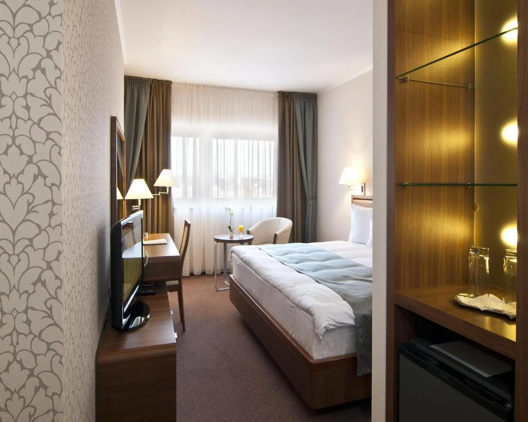 1 King Bed Room - single occupancy in Ramada Hotel Cluj