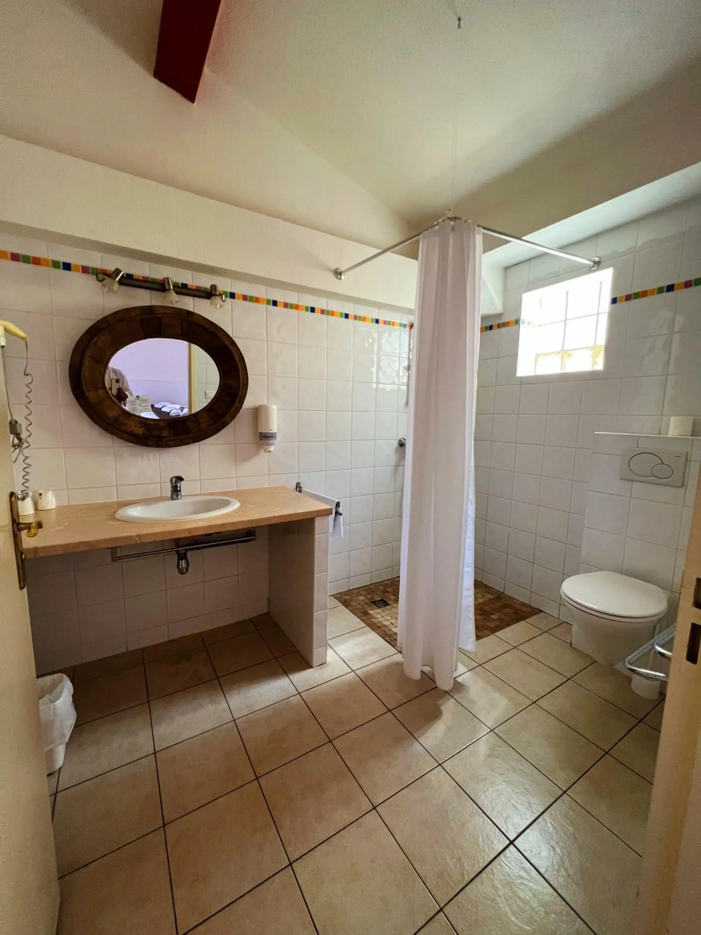 Shower, Bathroom in Hotel La Potiniere