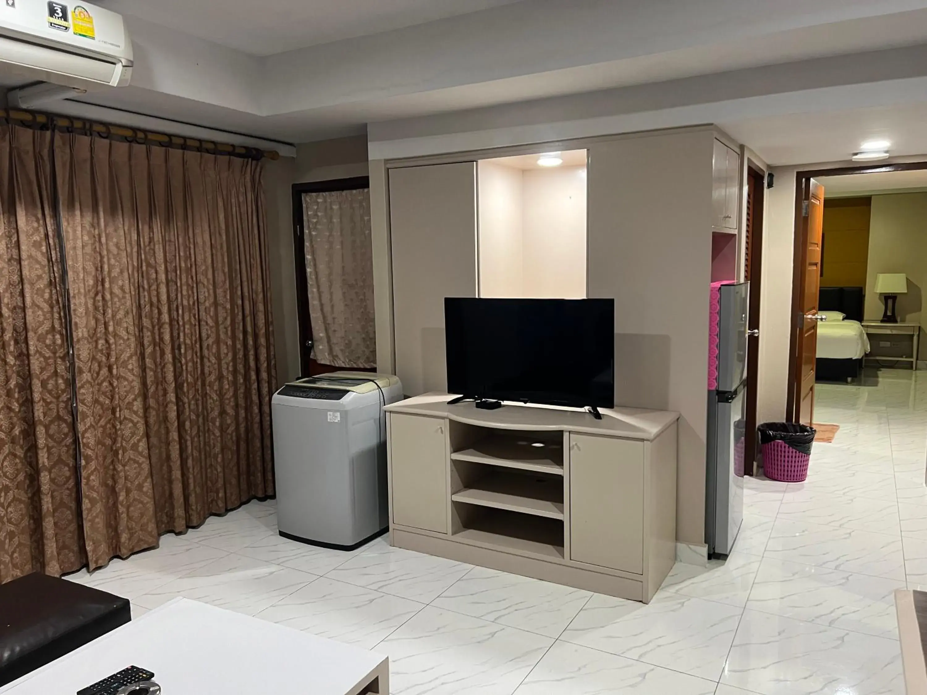 TV and multimedia, TV/Entertainment Center in Mall Suites Hotel