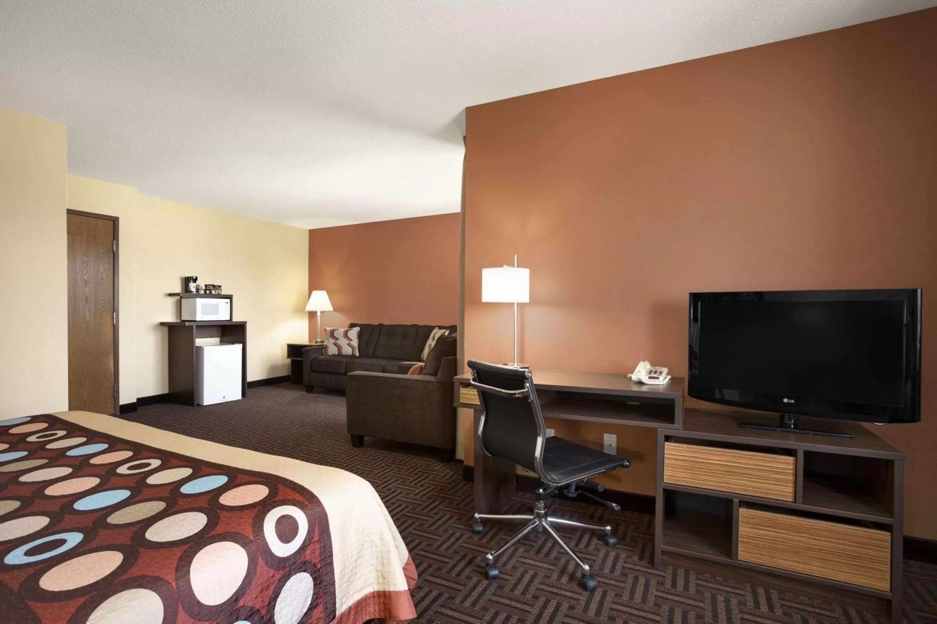 Photo of the whole room, Bed in Super 8 by Wyndham Carbondale
