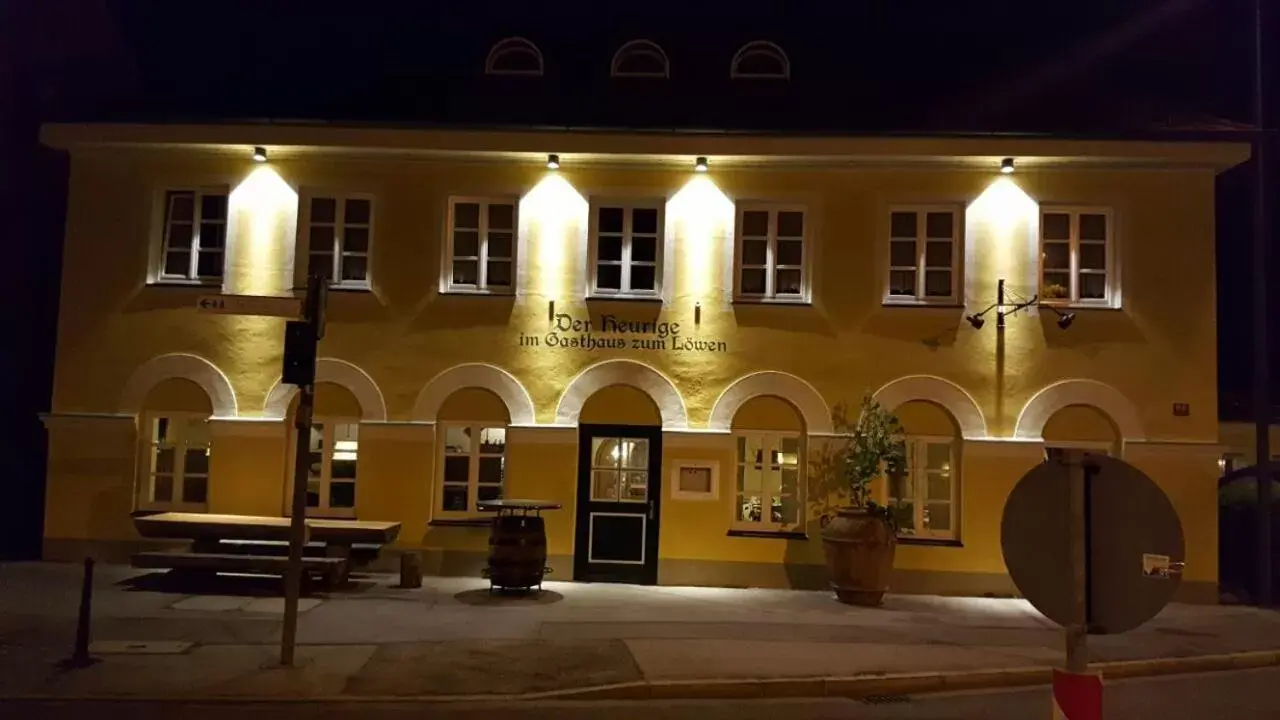 Facade/entrance, Property Building in Der Heurige im Gasthaus zum Löwen