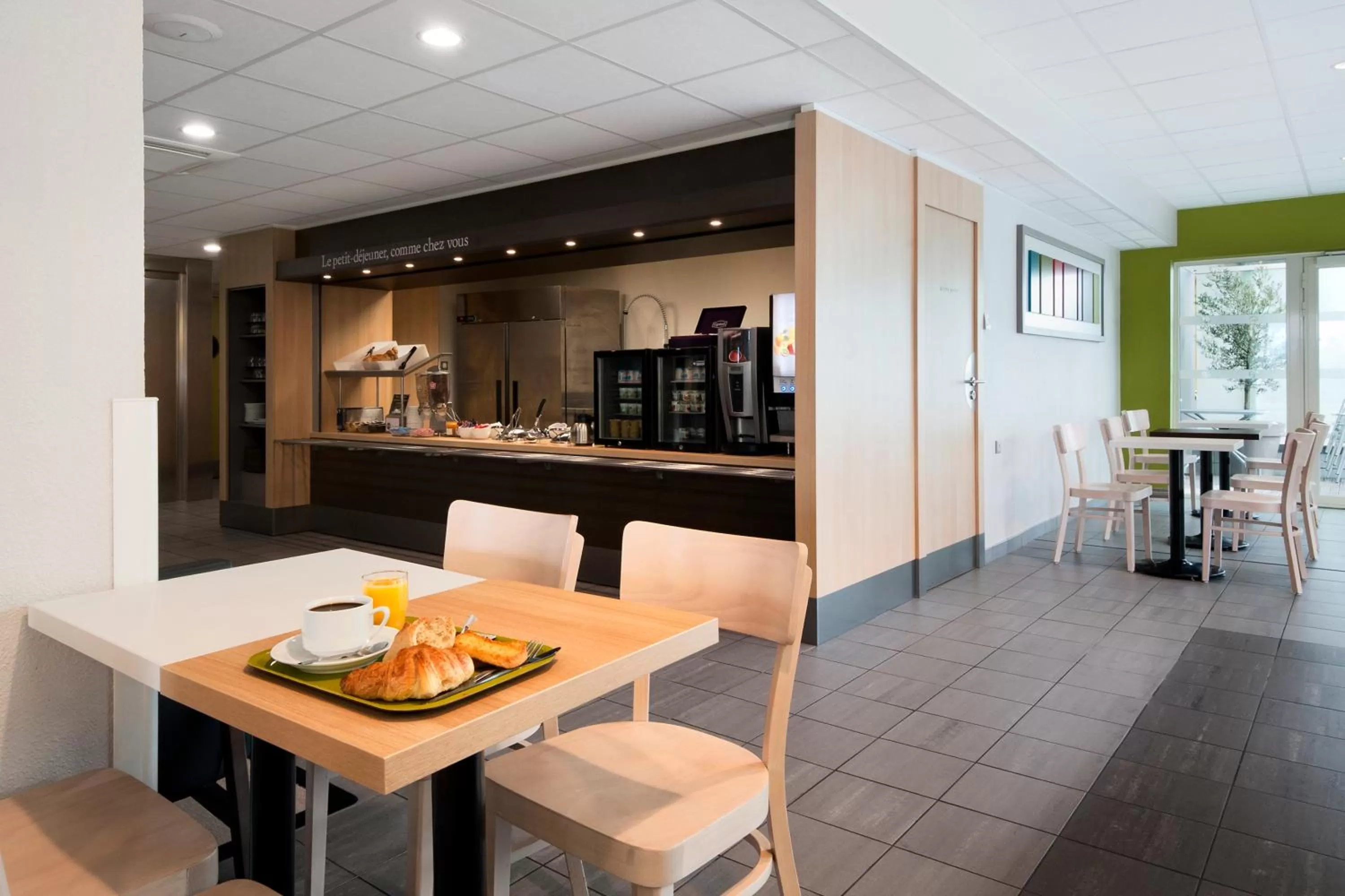 Restaurant/places to eat in B&B HOTEL Lyon Sud États-Unis