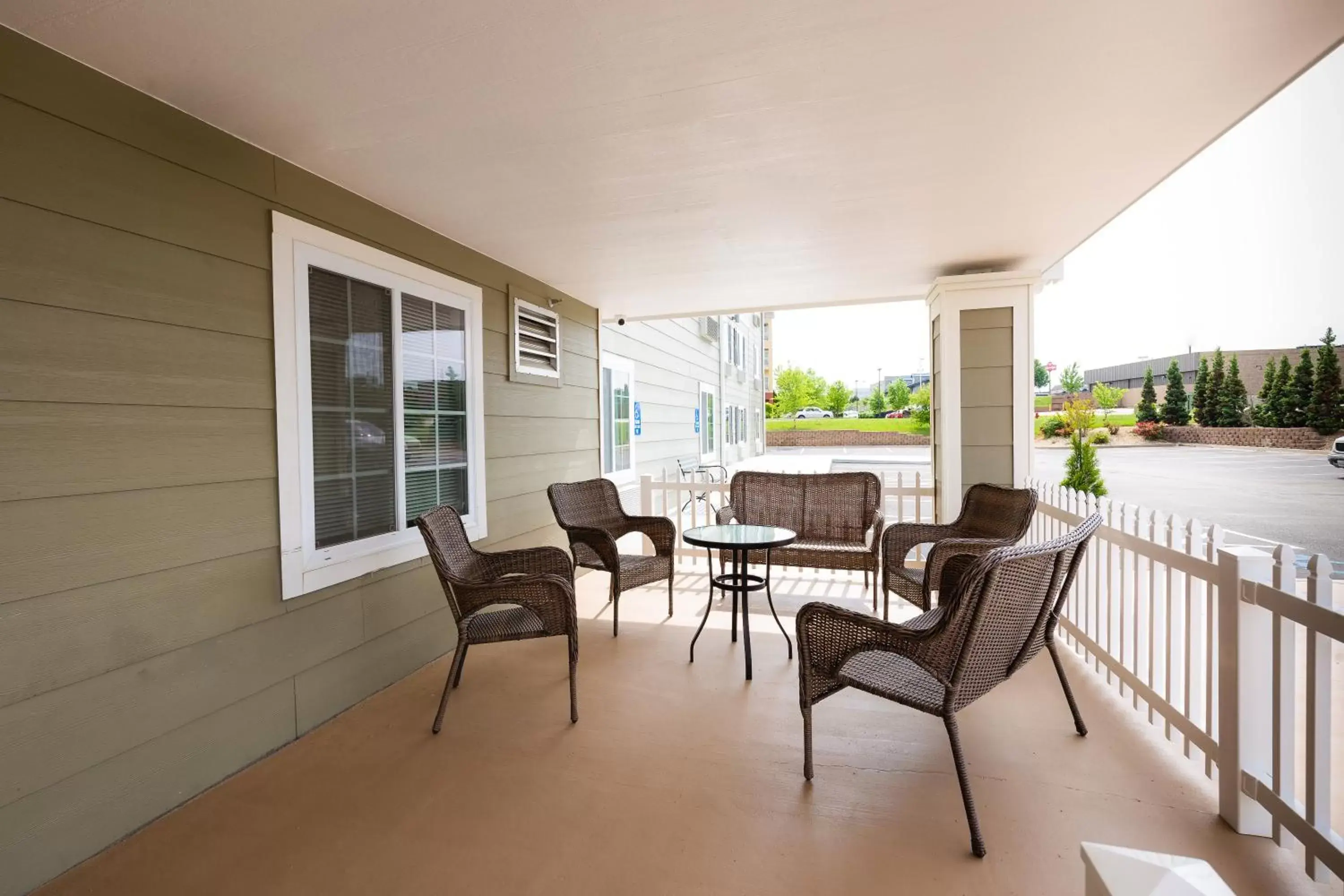 Patio, Balcony/Terrace in Hawthorn Suites by Wyndham St. Robert/Ft. Leonard Wood