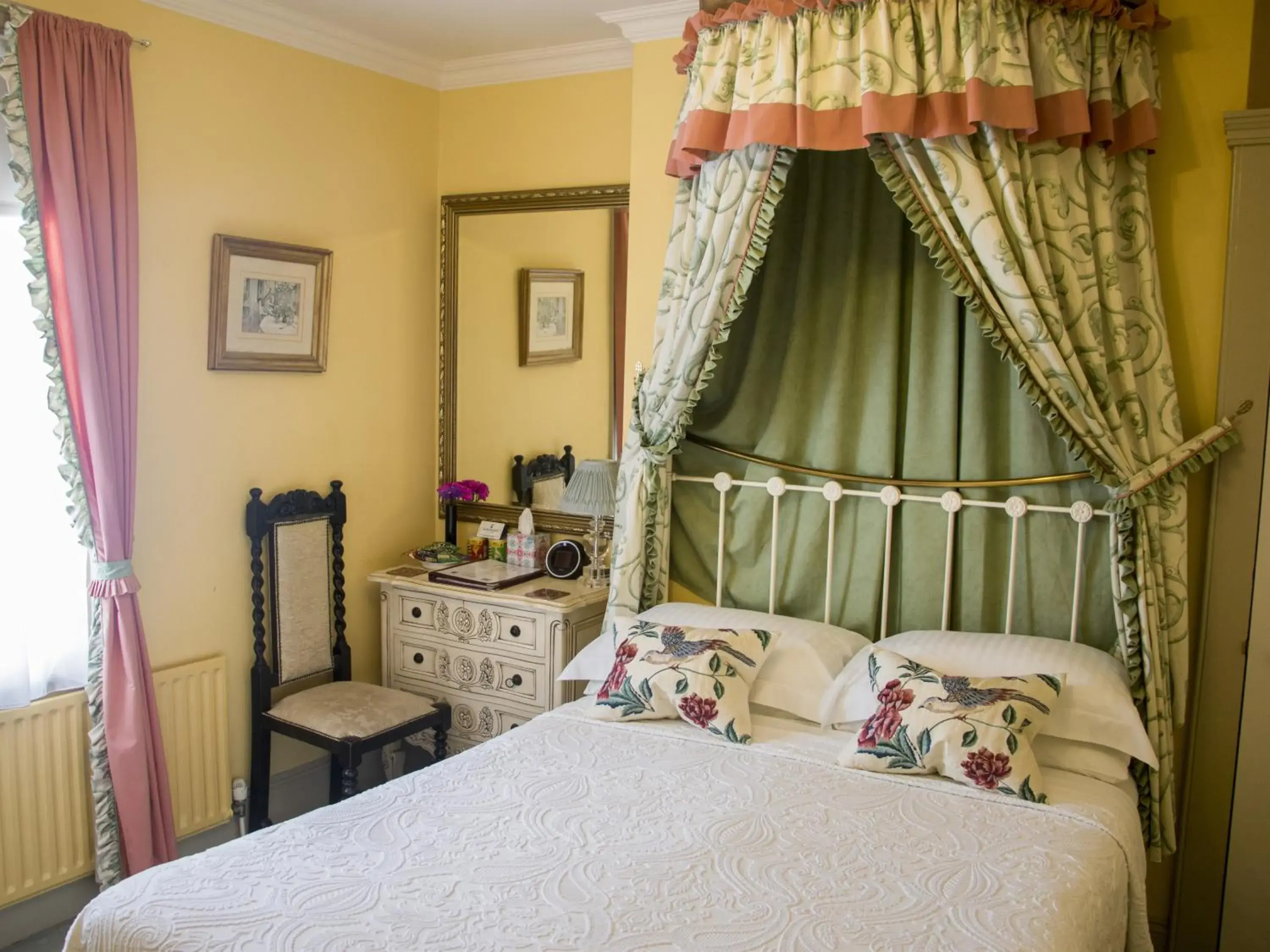 Bedroom, Bed in Albert & Victoria Guest House