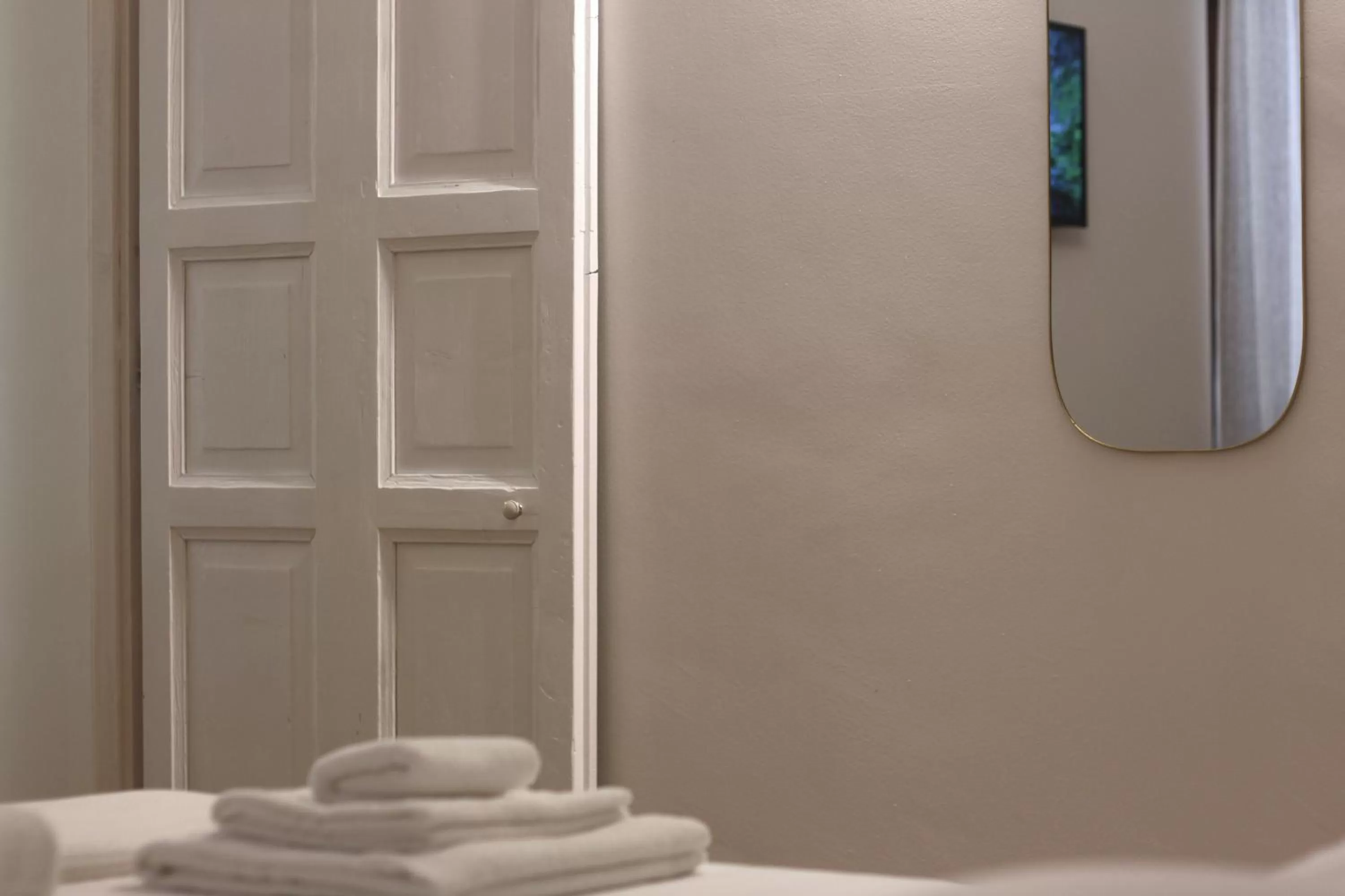 Bedroom, Bathroom in Casa Maggie