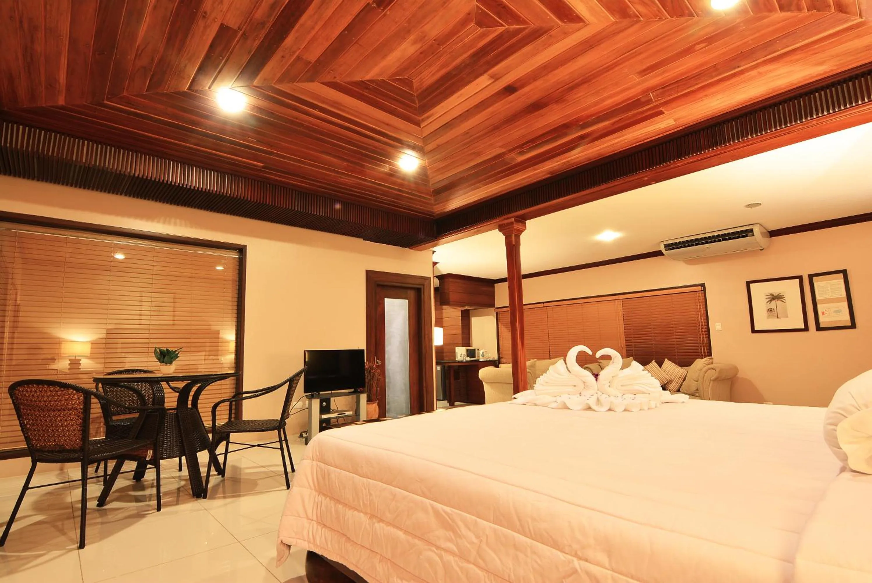 Bed in Citystate Asturias Hotel Palawan