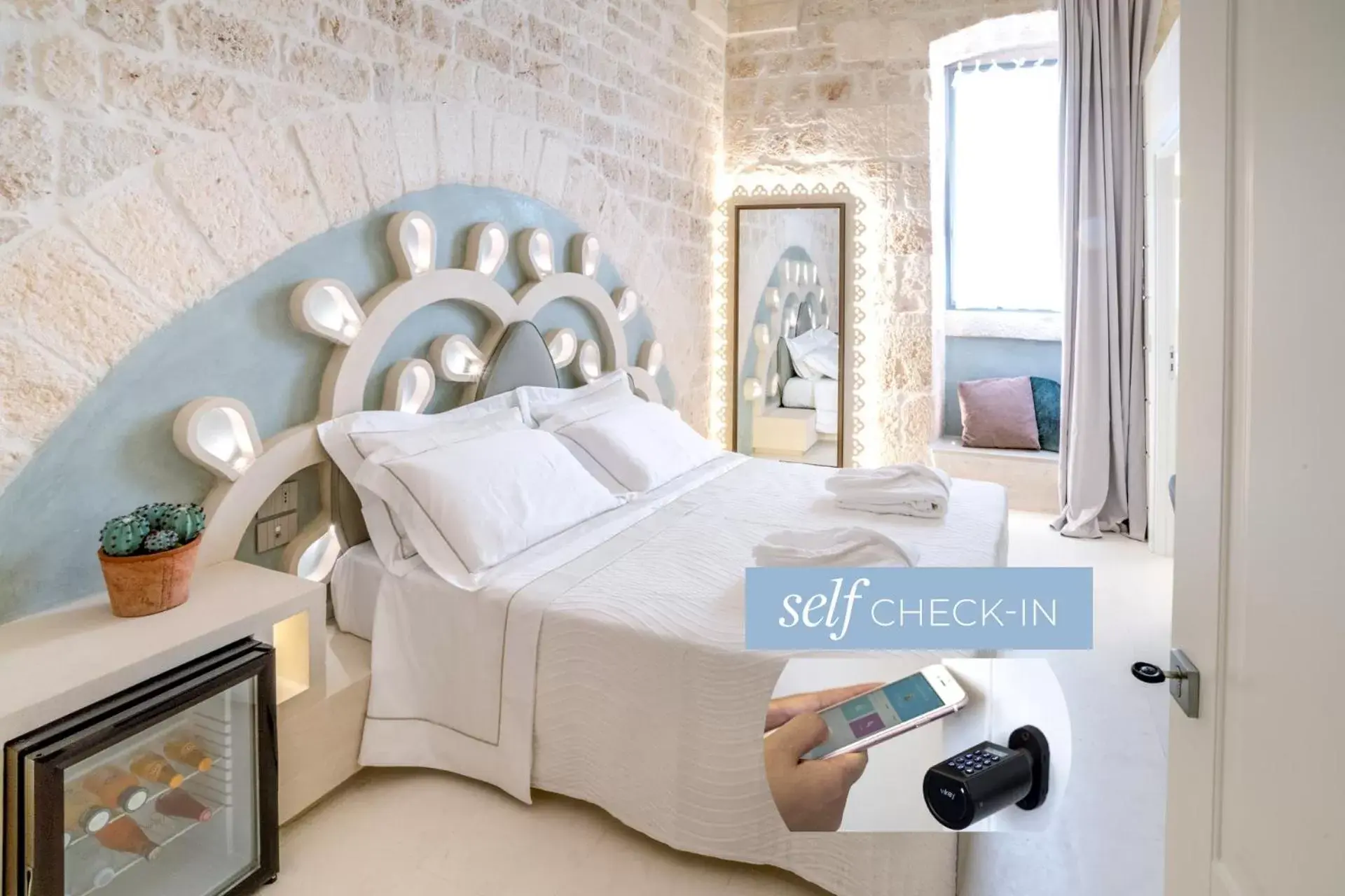 Bed in Vico Bianco Raro Villas Smart Rooms Collection