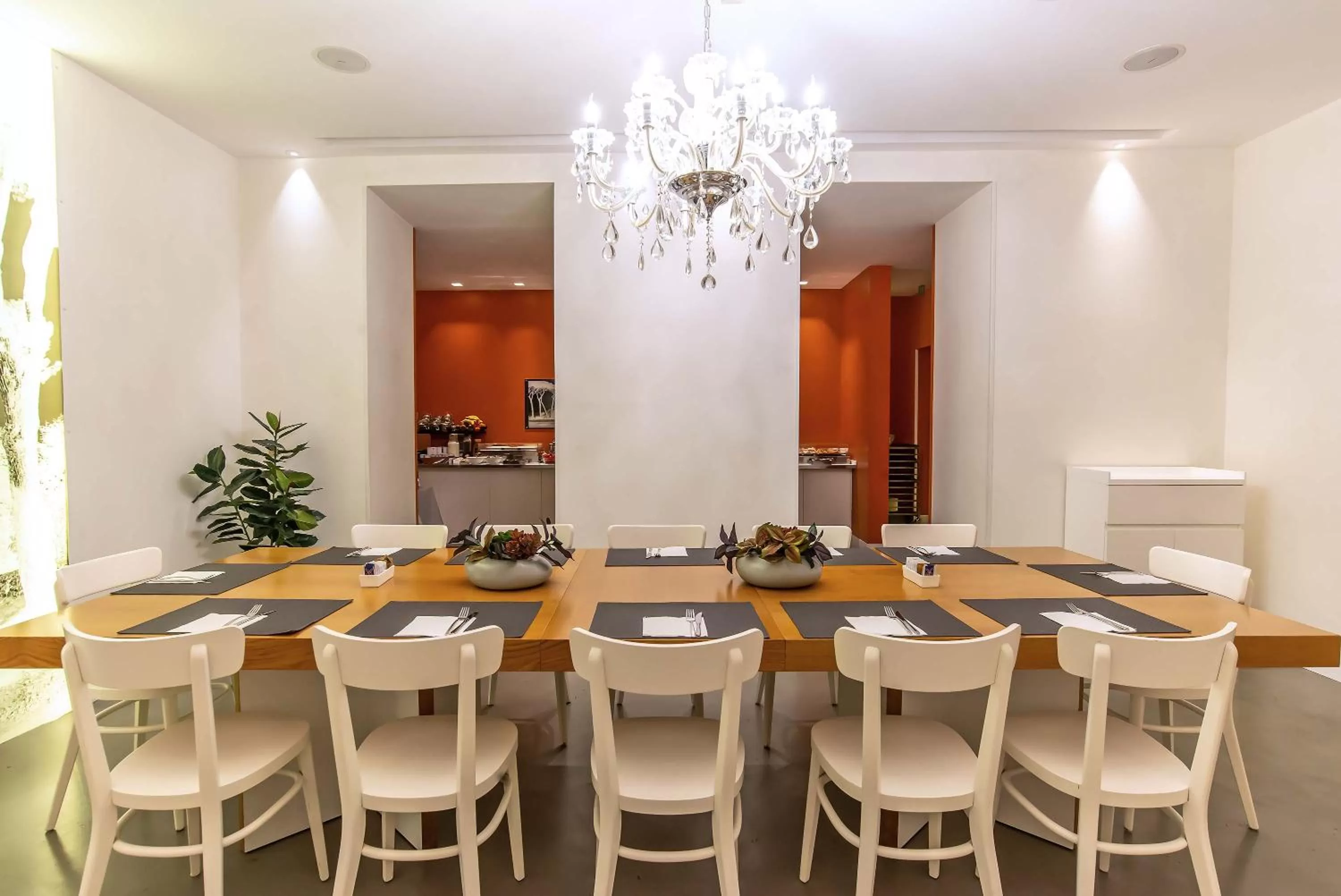 Food and drinks in Hotel White