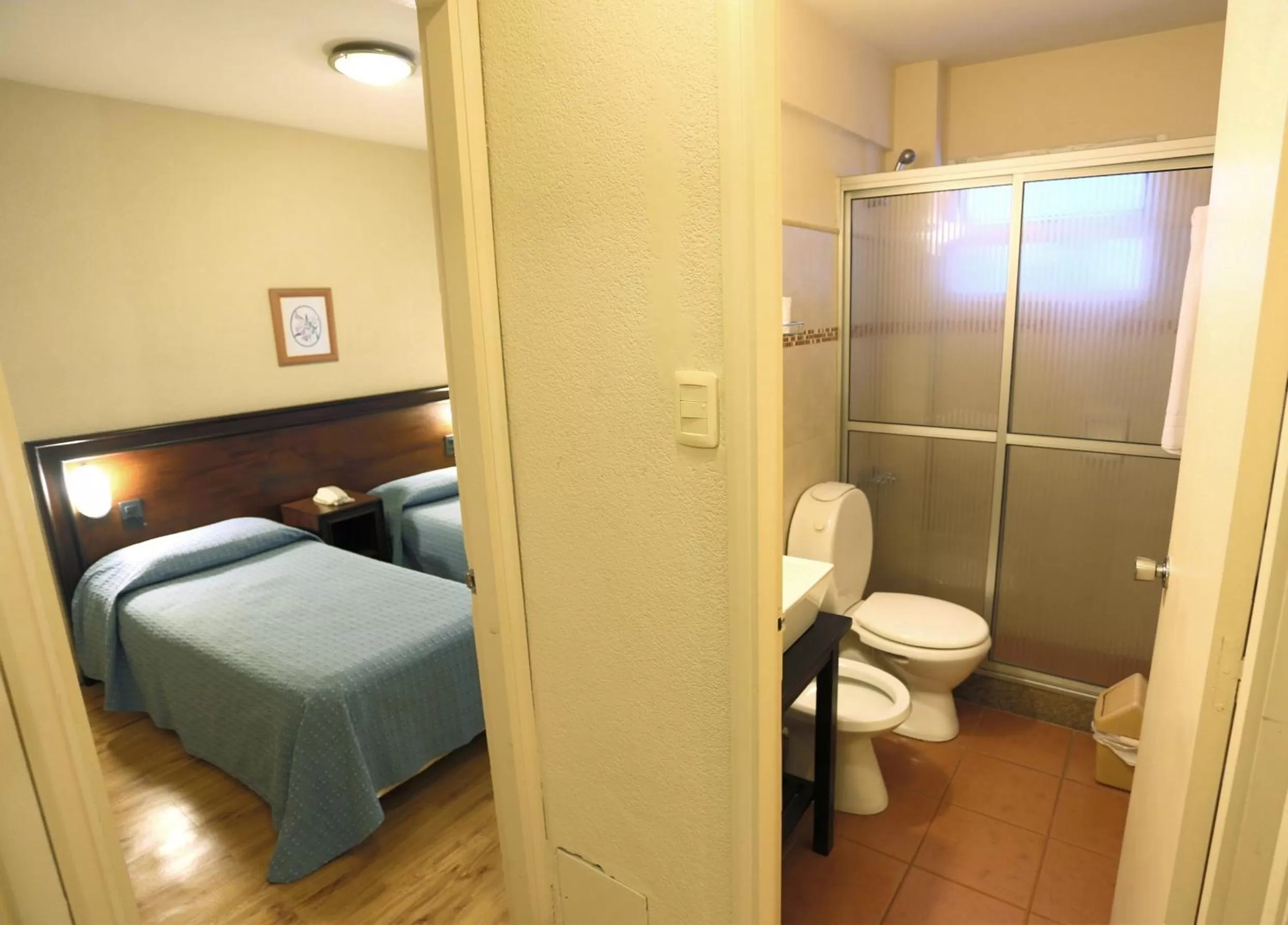 Bathroom, Bed in Hotel Eldorado